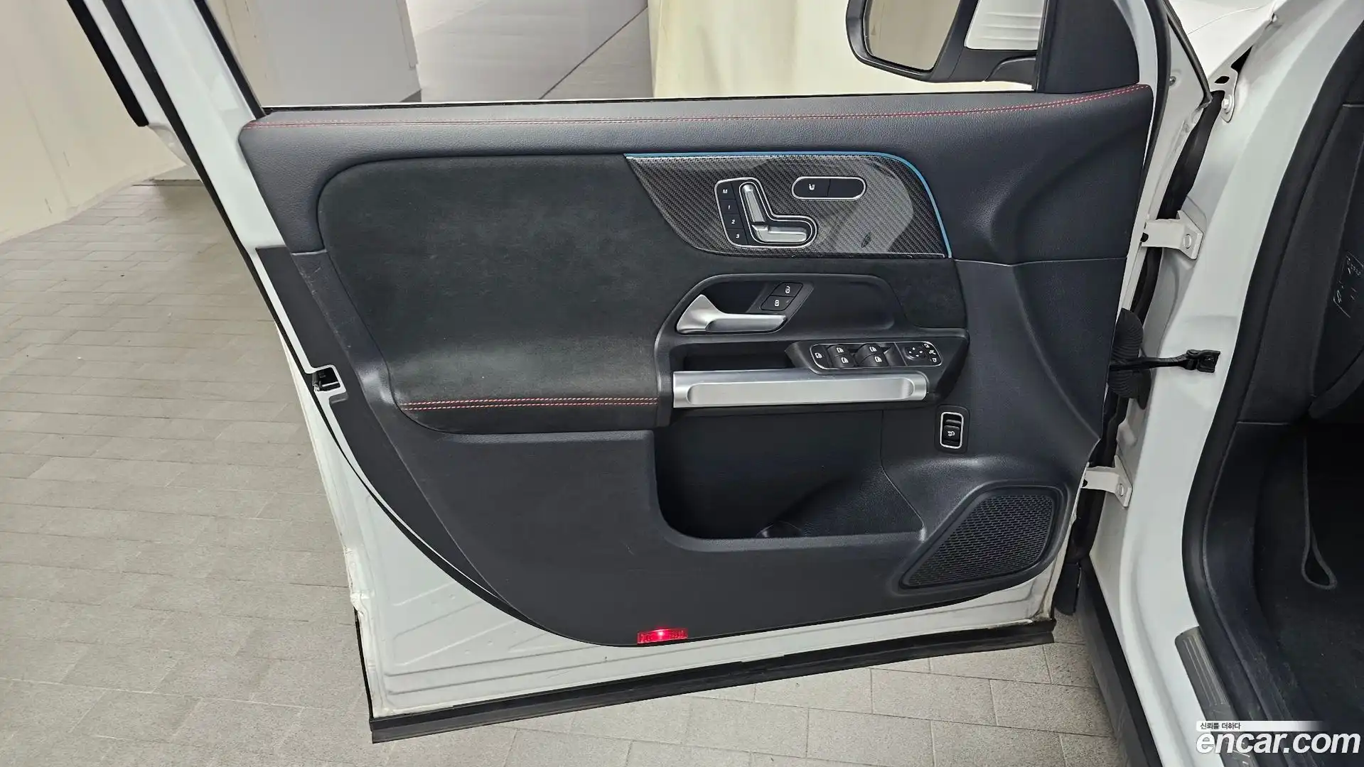 GLB-Class Mercedes-Benz 2023.11-INNER-034