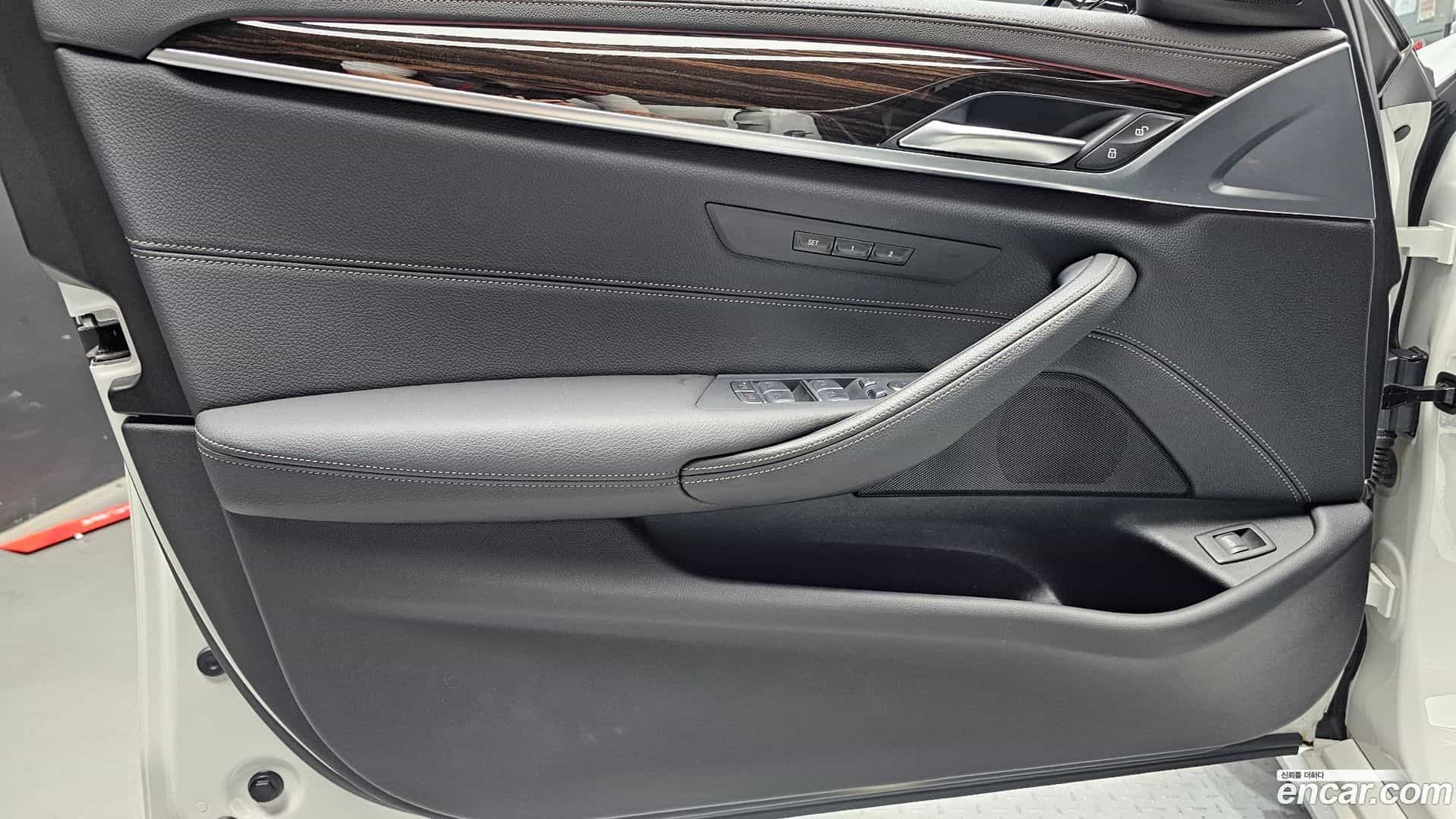 5-Series BMW 2022.10-INNER-034
