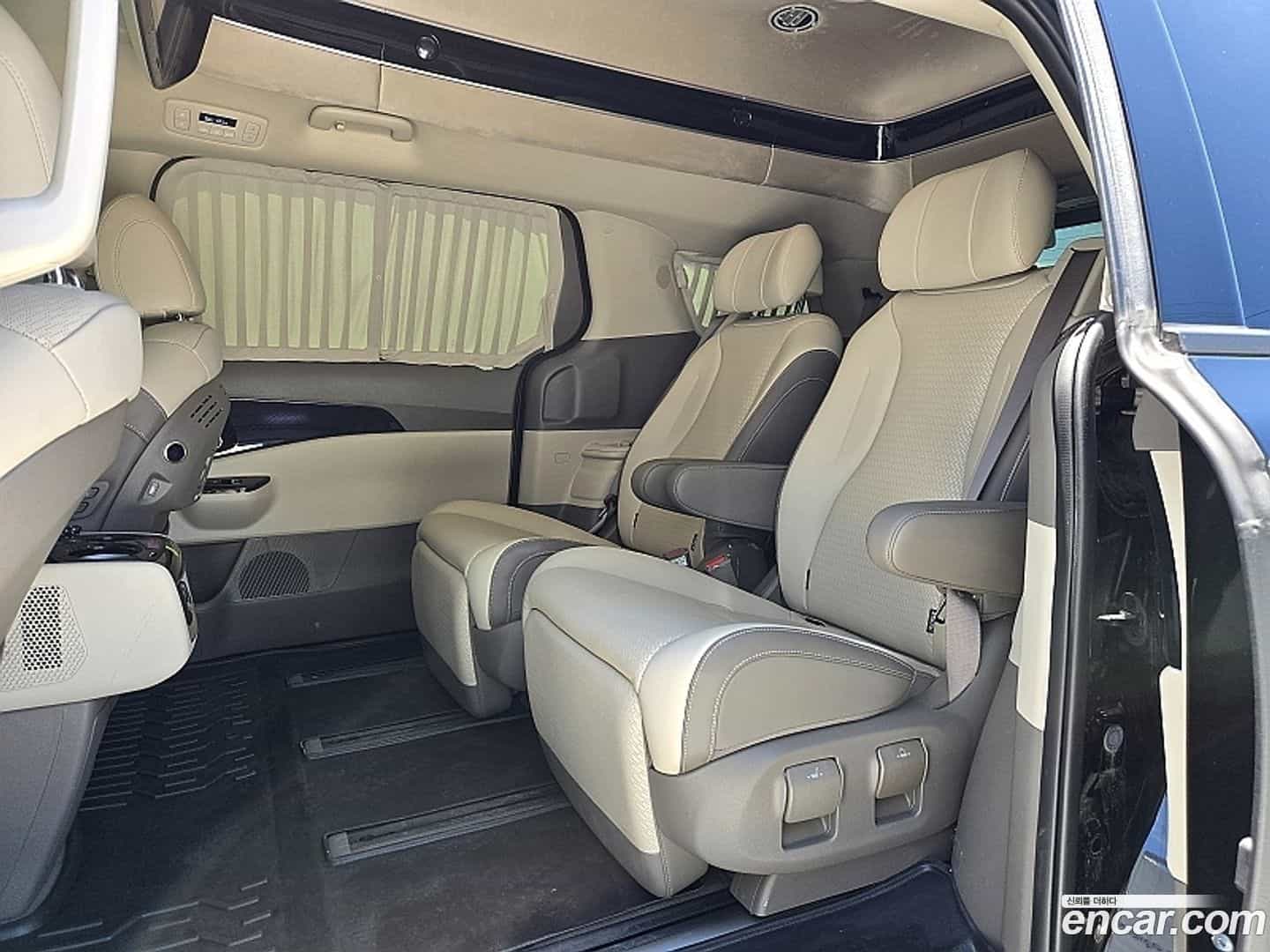 Canival Kia 2023.8-OPTION-021