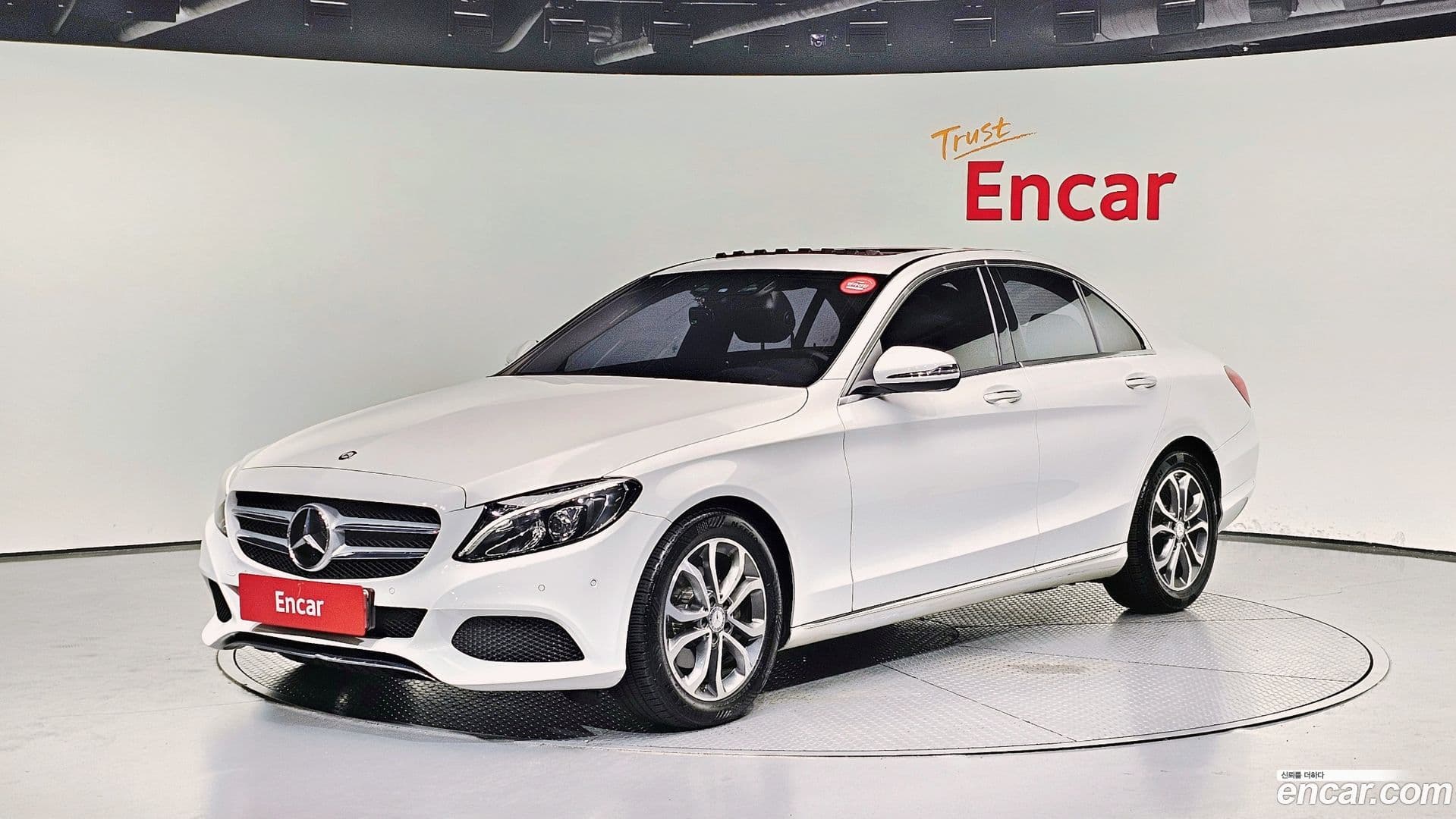 Main__Slider__Photo:C-Class Mercedes-Benz 2016.4-0