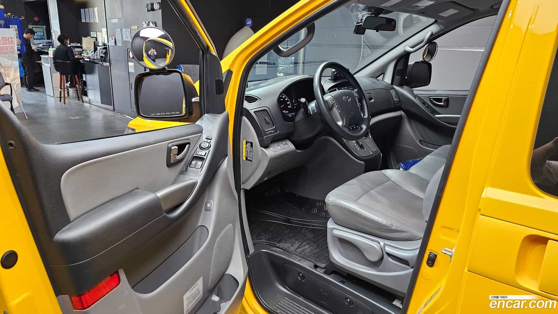 Starex Hyundai 2021.1-INNER-010