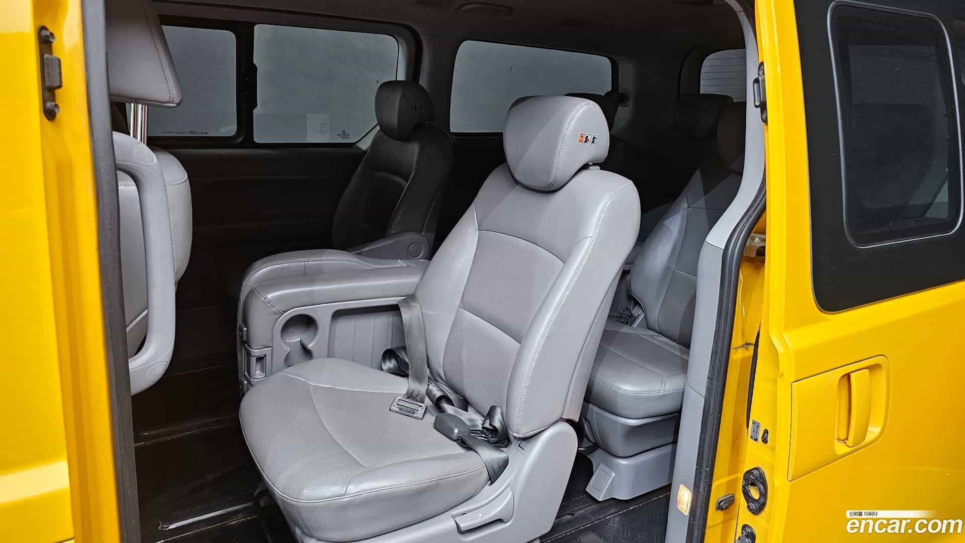 Starex Hyundai 2021.1-INNER-036