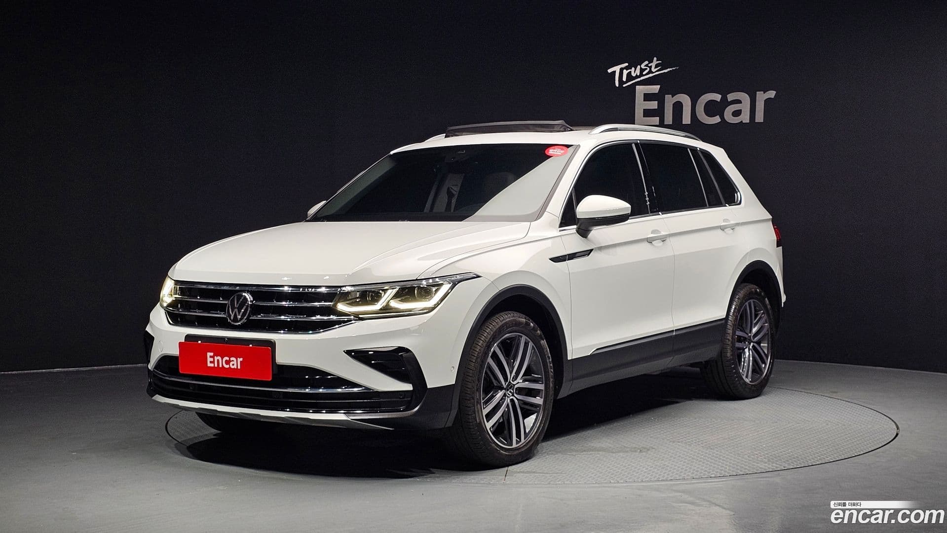 Main__Slider__Photo:Tiguan Volkswagen 2022.9-0