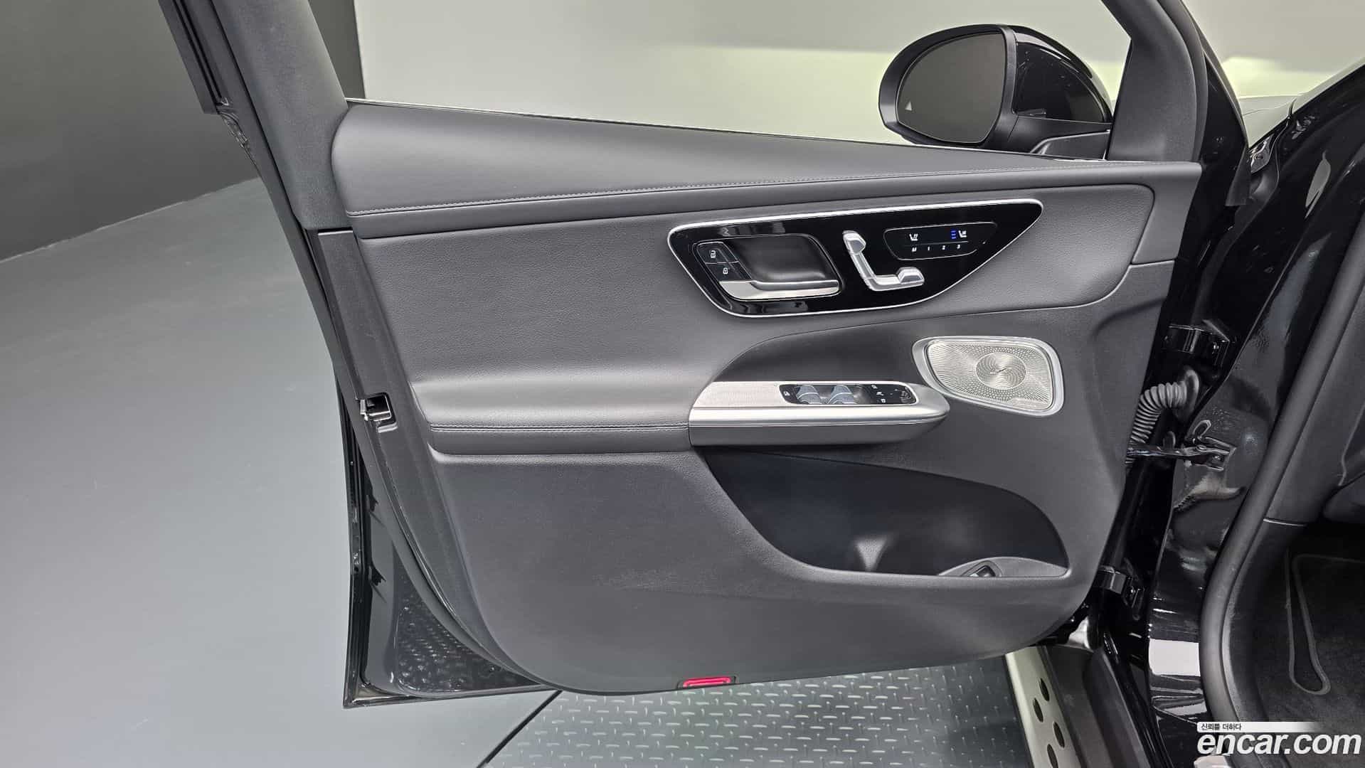 GLC-Class Mercedes-Benz 2025.4-INNER-034