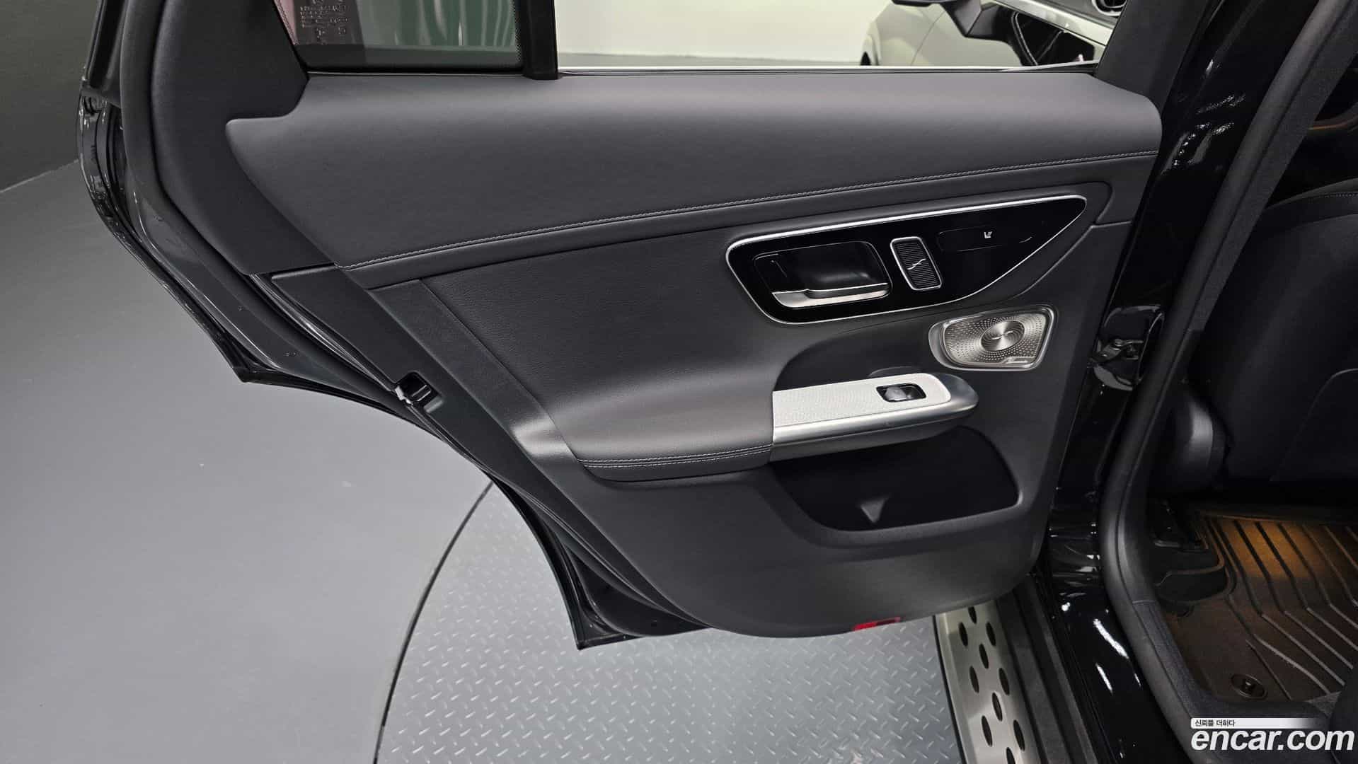 GLC-Class Mercedes-Benz 2025.4-INNER-035