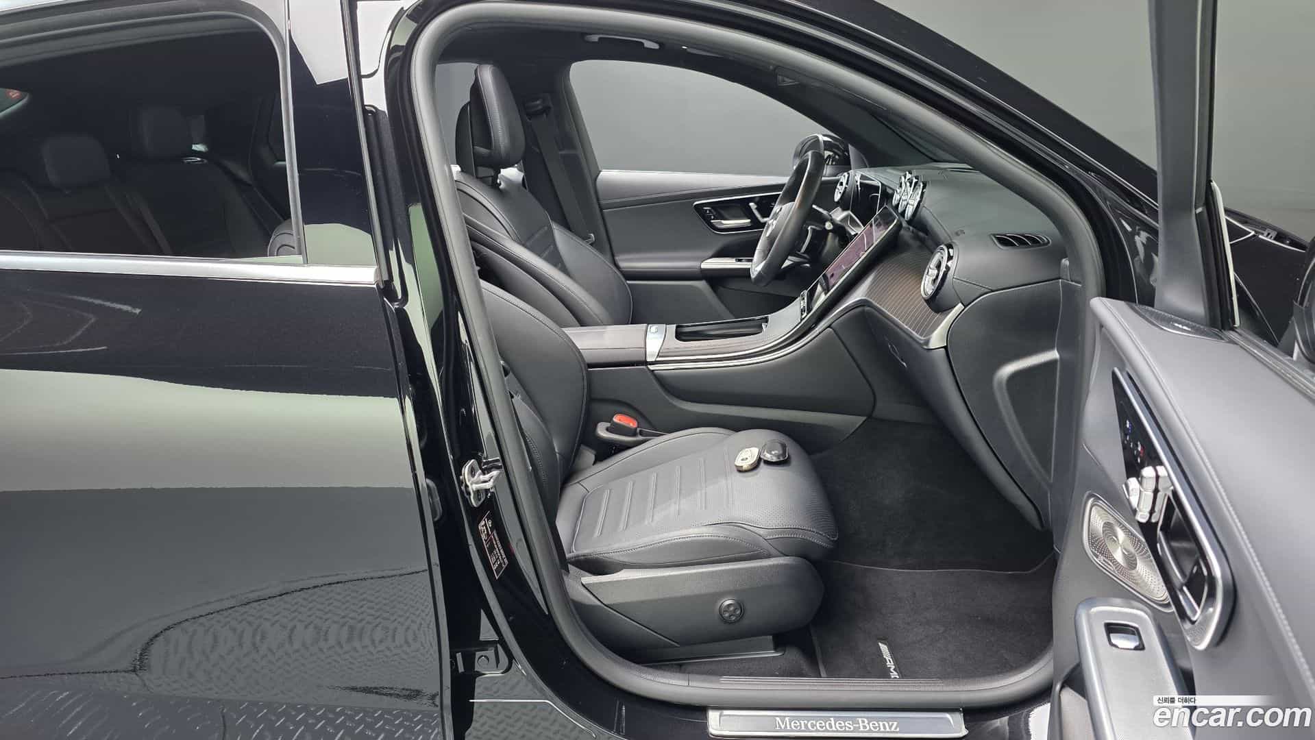 GLC-Class Mercedes-Benz 2025.4-INNER-036