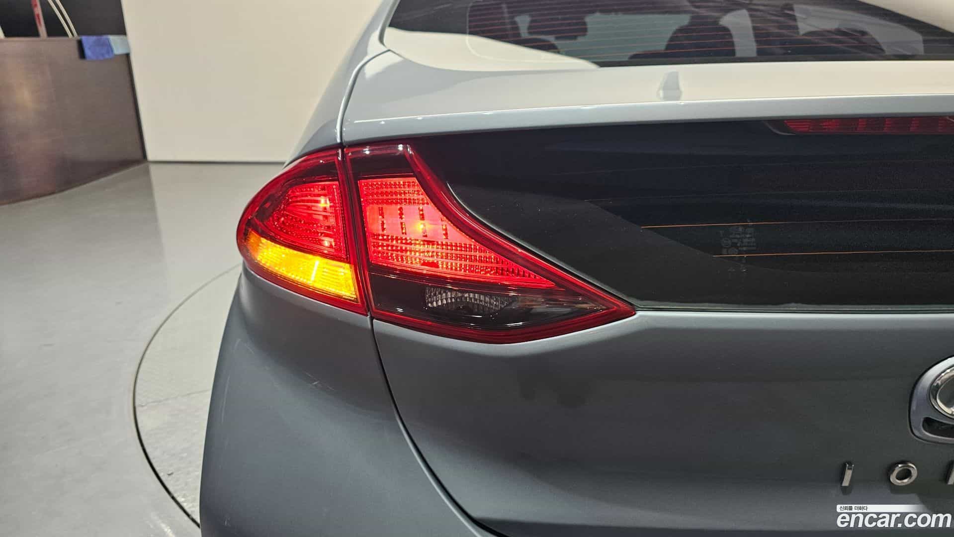 Ioniq Hyundai 2017.10-OUTER-033