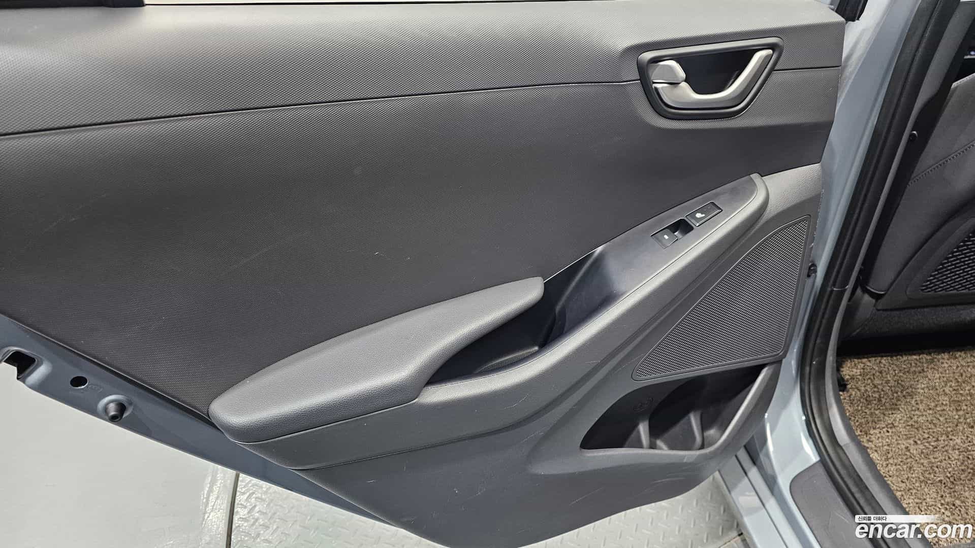 Ioniq Hyundai 2017.10-INNER-035