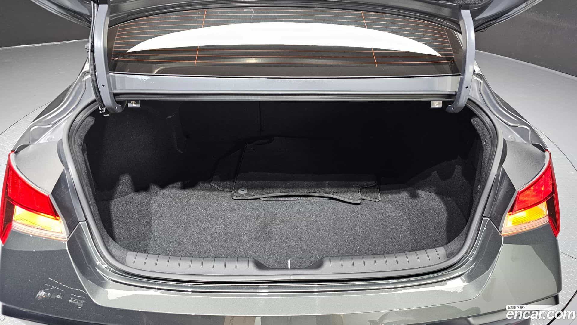 AVANTE Hyundai 2023.10-OPTION-022