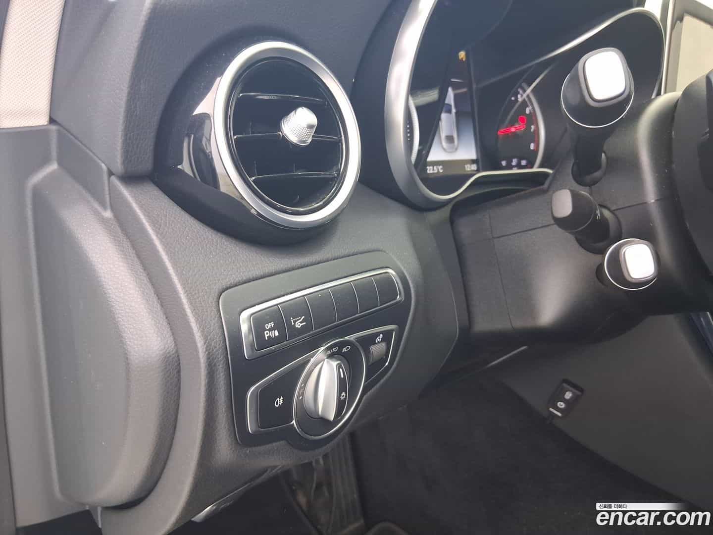 C-Class Mercedes-Benz 2018.0-OPTION-016
