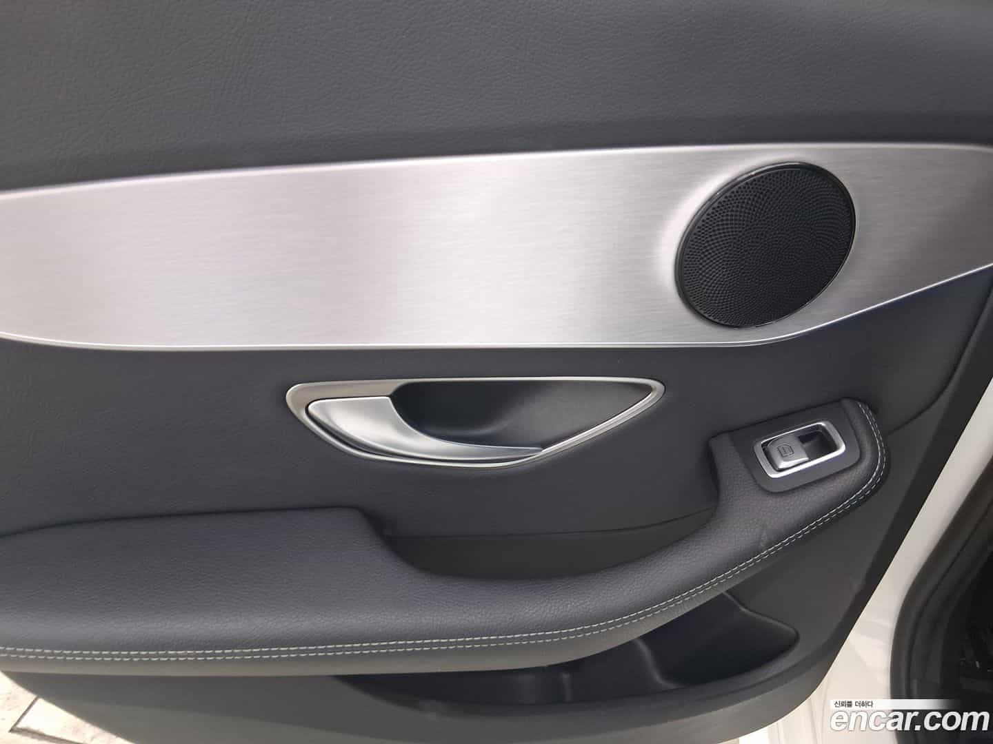 C-Class Mercedes-Benz 2018.0-OPTION-023
