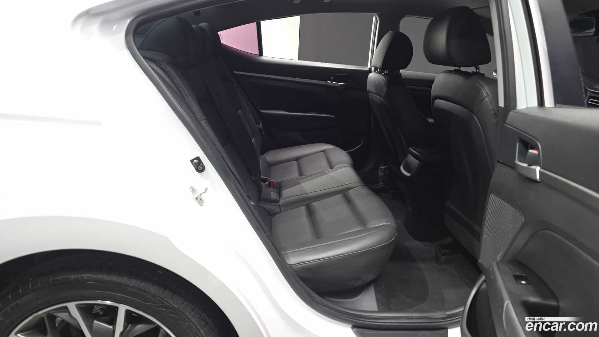 AVANTE Hyundai 2019.9-OPTION-015