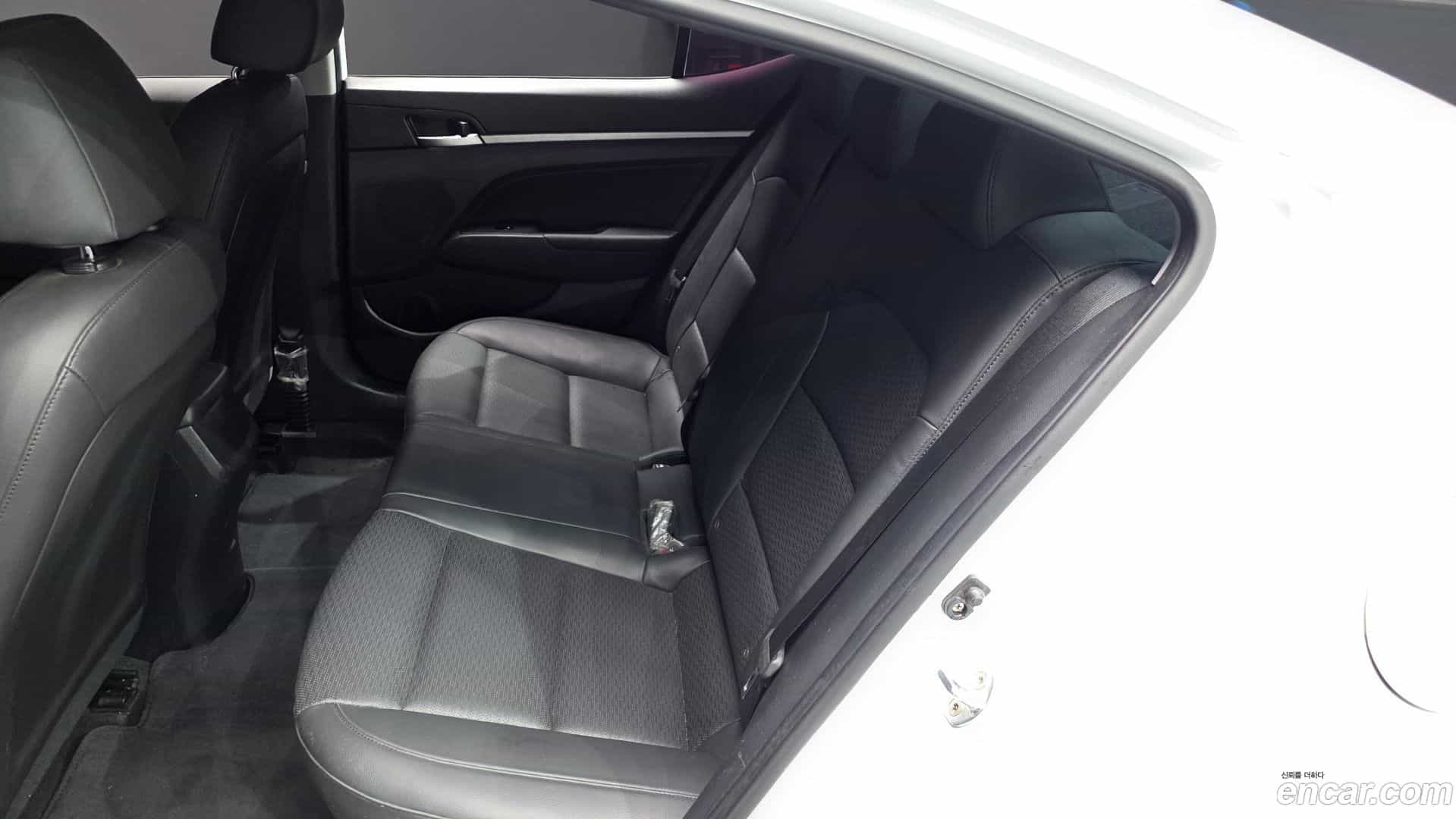 AVANTE Hyundai 2019.9-OPTION-016