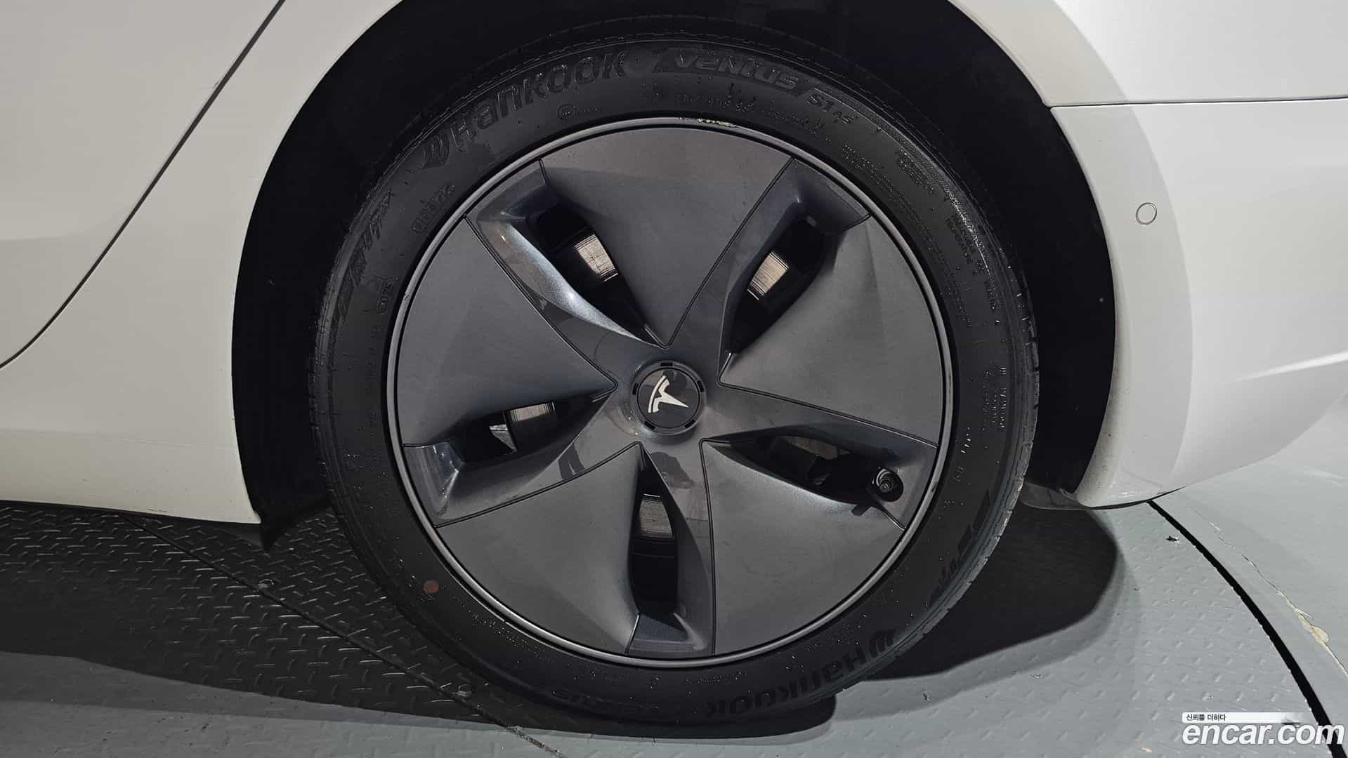 Model 3 Tesla 2019.10-OUTER-031