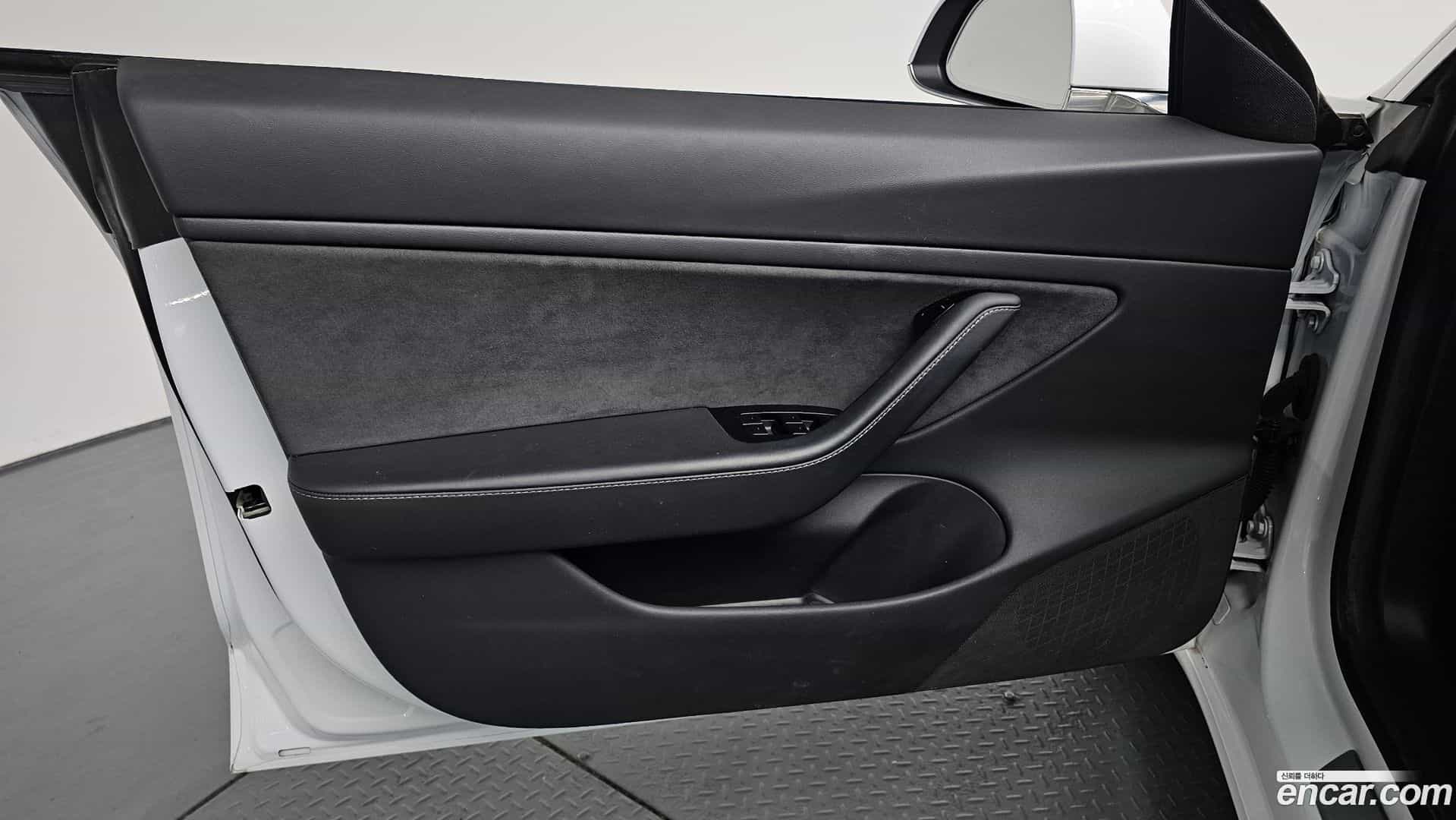 Model 3 Tesla 2019.10-INNER-034