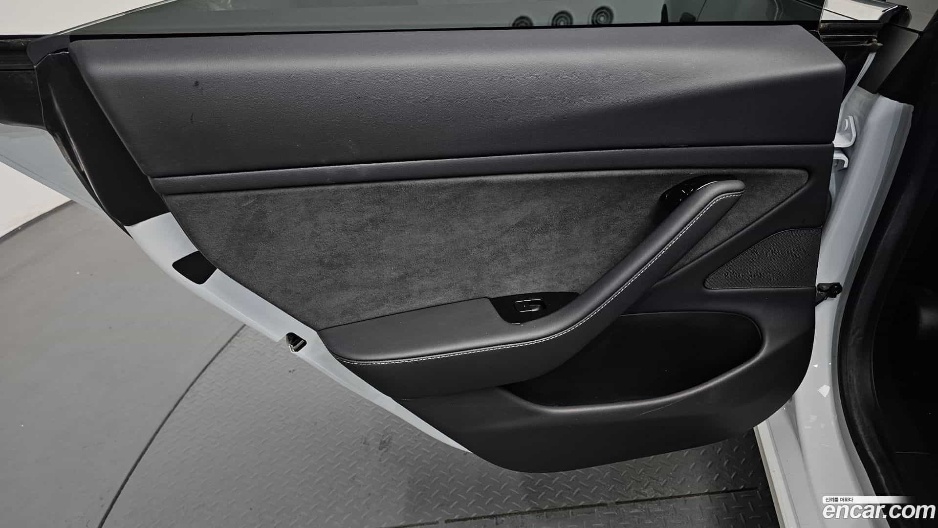 Model 3 Tesla 2019.10-INNER-035