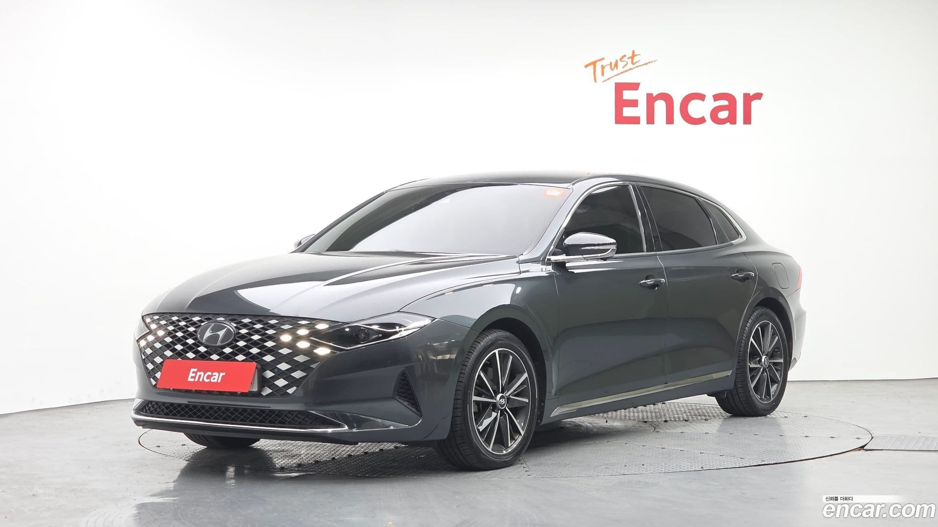 Main__Slider__Photo:Grandeur Hyundai 2022.8-0