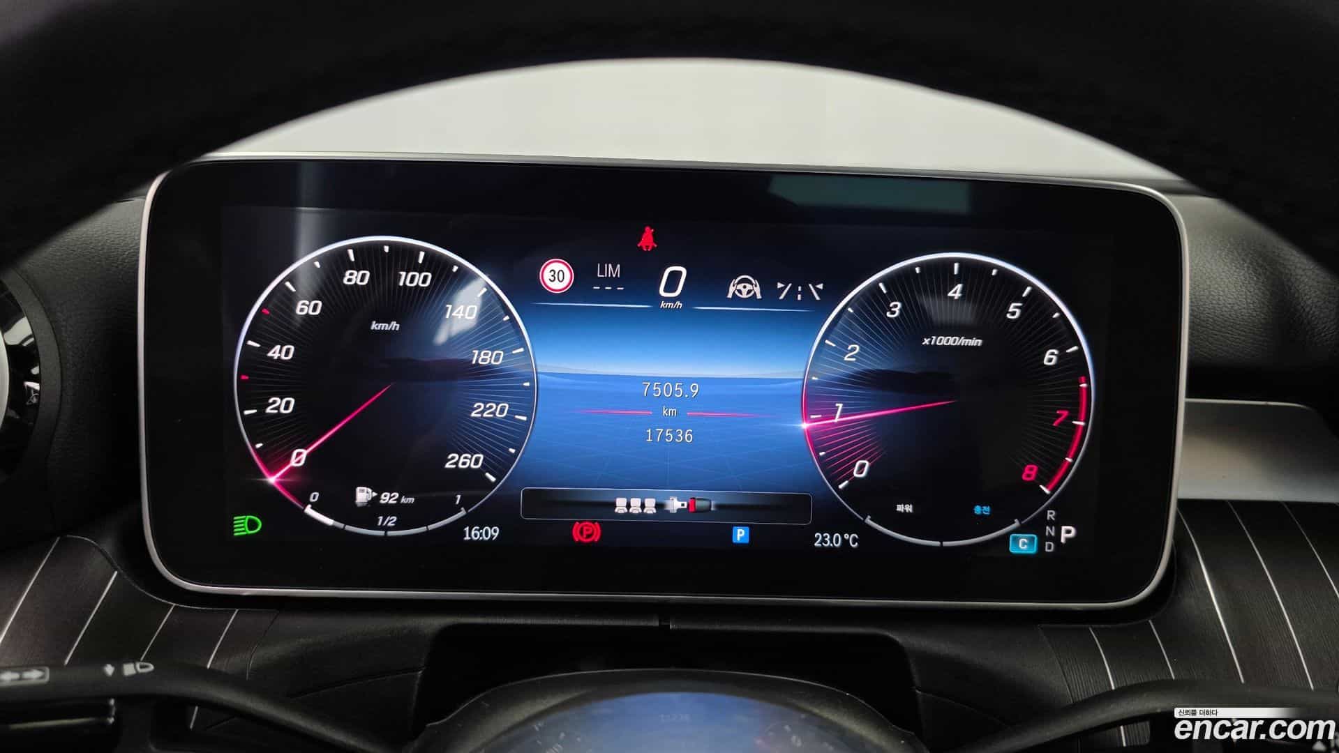 C-Class Mercedes-Benz 2023.7-INNER-008