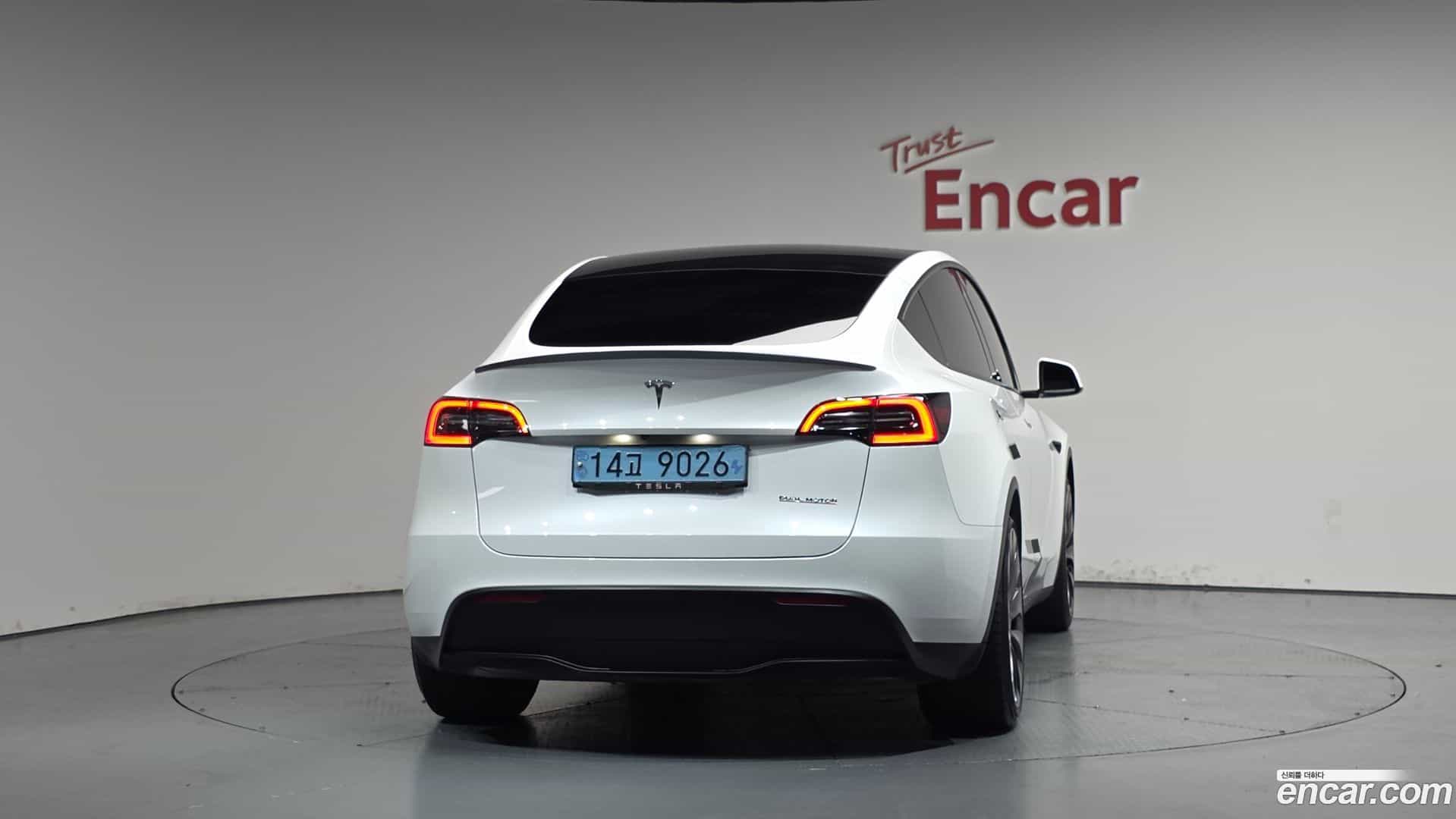 Model Y Tesla 2021.4-OUTER-004