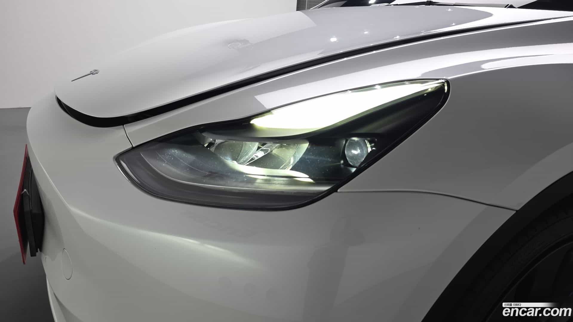 Model Y Tesla 2021.4-OUTER-032