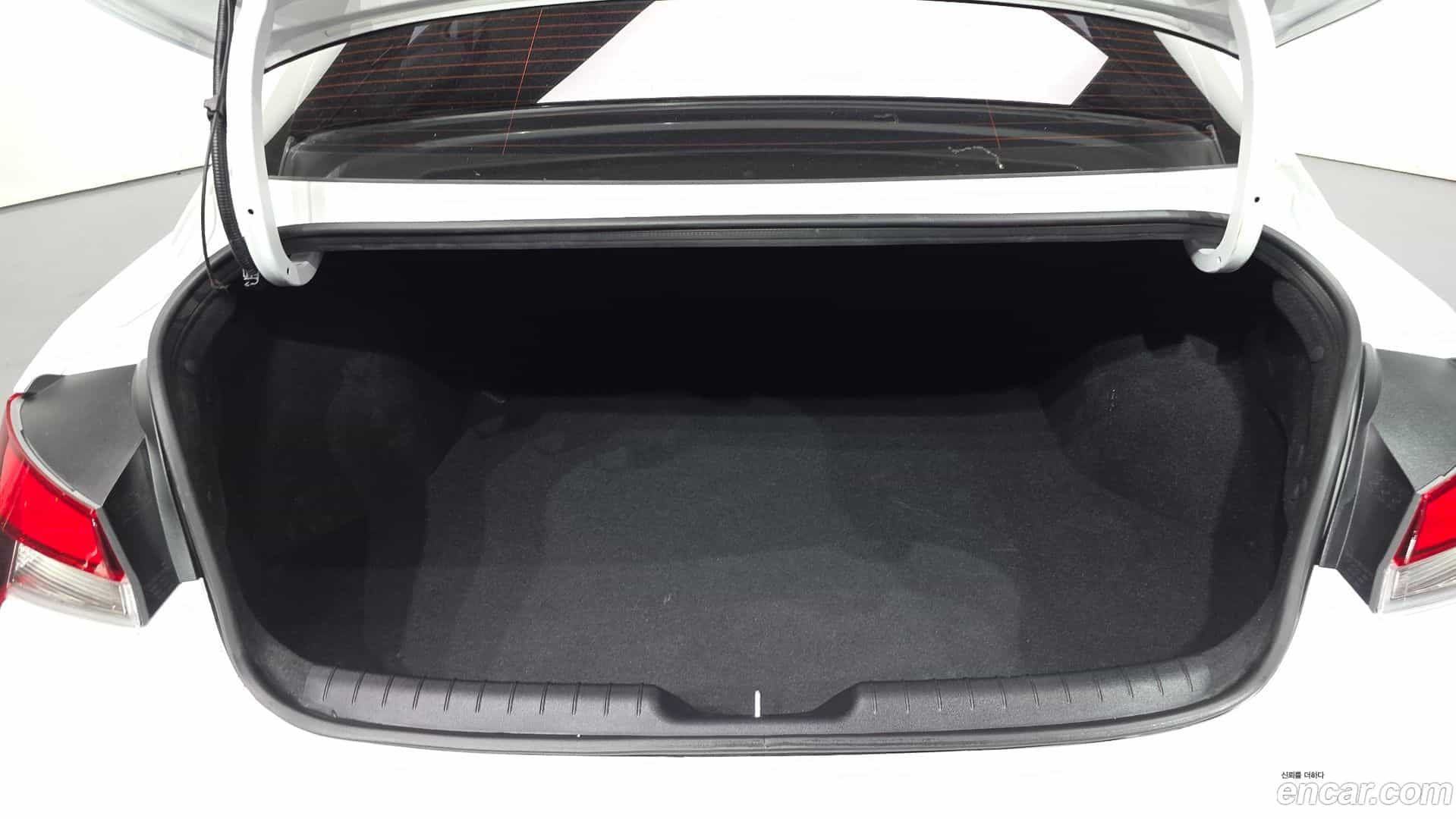 AVANTE Hyundai 2024.10-OPTION-023