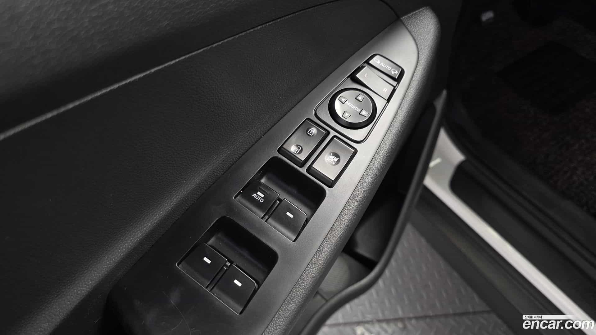 Tucson Hyundai 2017.3-OPTION-041