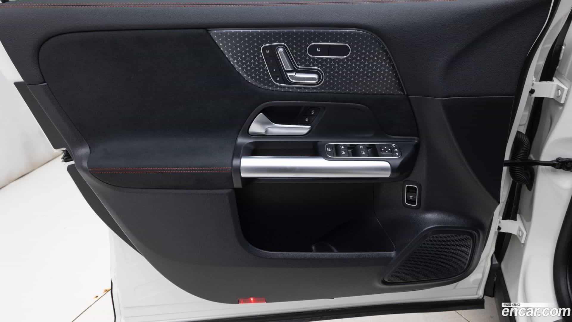 GLA-Class Mercedes-Benz 2025.5-OPTION-016