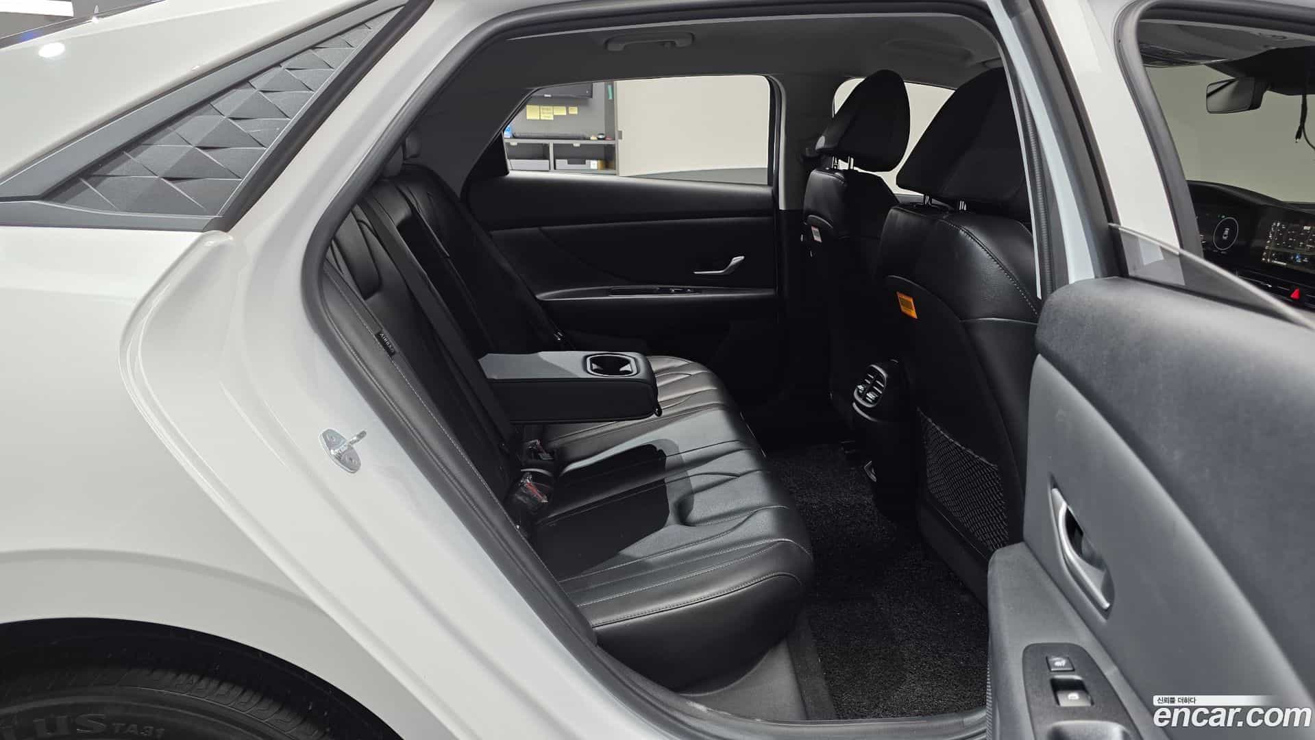 AVANTE Hyundai 2023.4-OPTION-016