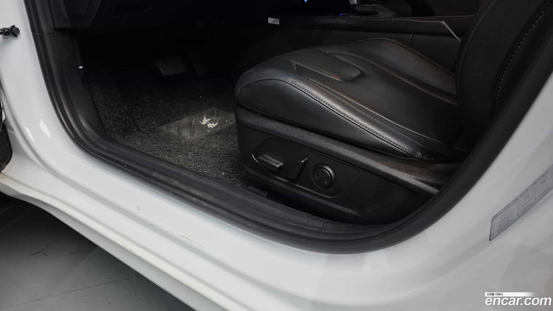 AVANTE Hyundai 2023.4-OPTION-045