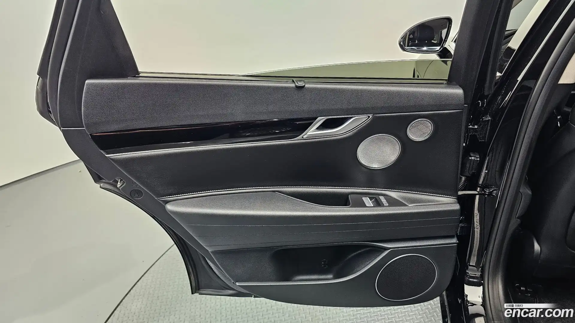 G80 Genesis 2022.2-INNER-035