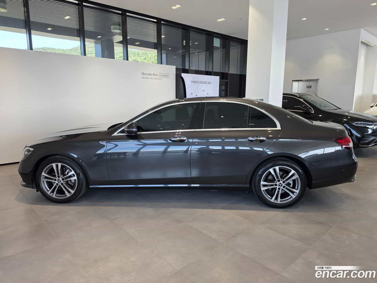 E-Class Mercedes-Benz 2023.9-INNER-008