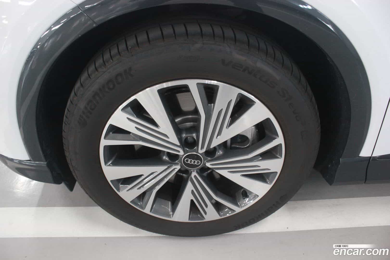 Q4 e-tron Audi 2025.9-OUTER-005