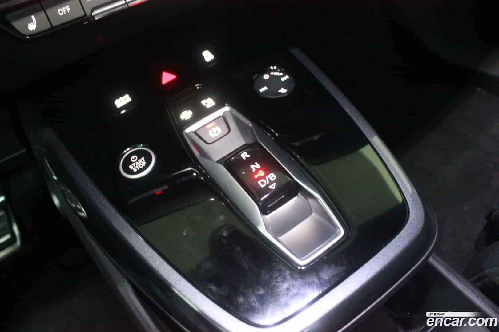 Q4 e-tron Audi 2025.9-INNER-009