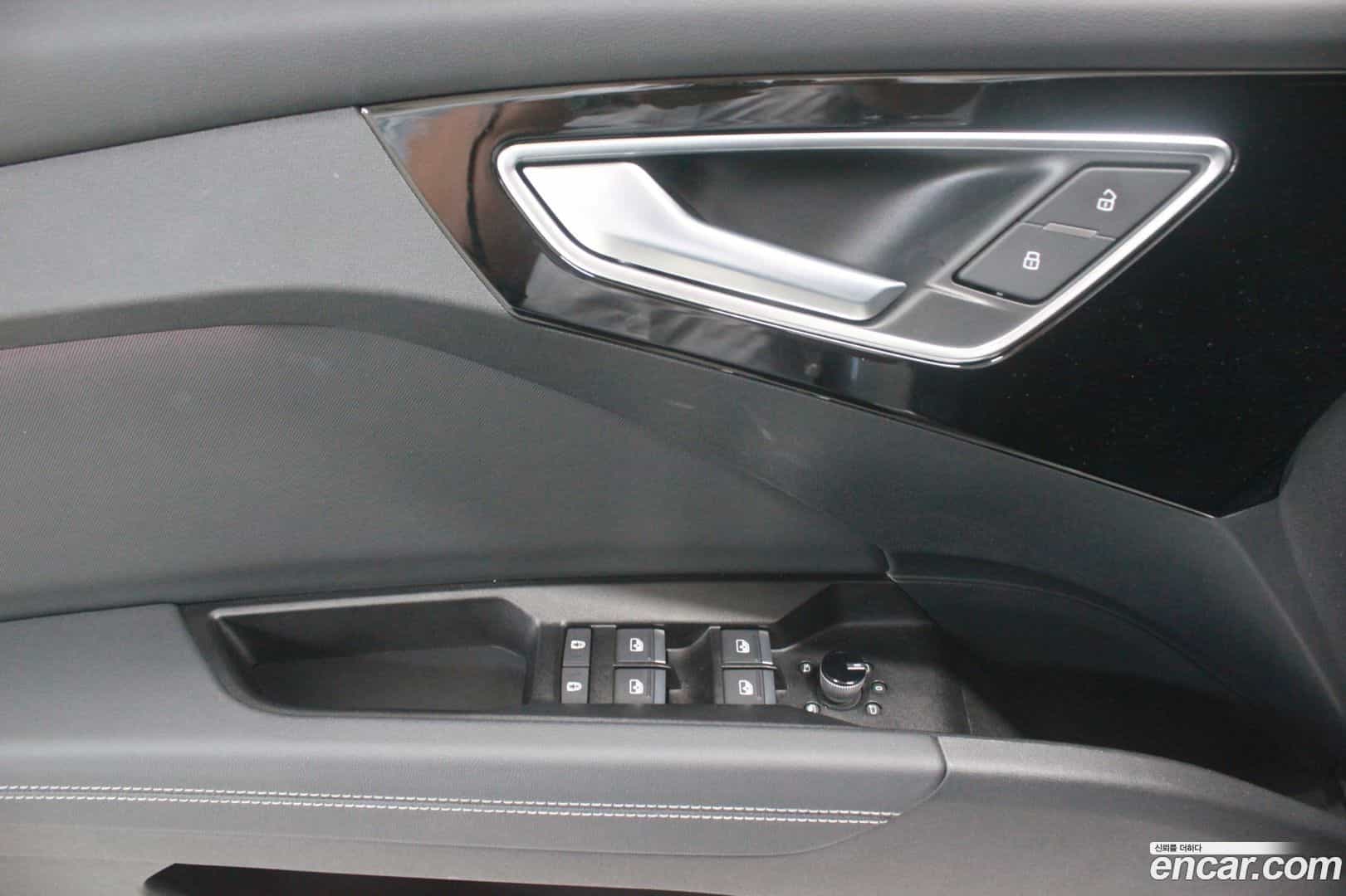 Q4 e-tron Audi 2025.9-INNER-010