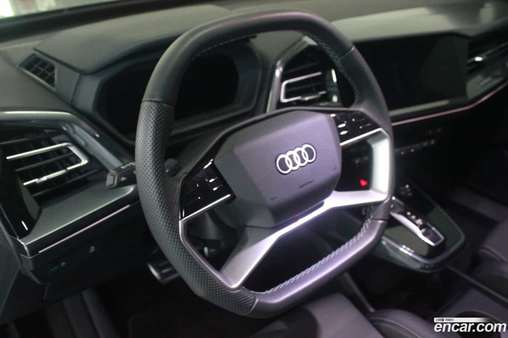 Q4 e-tron Audi 2025.9-OPTION-016