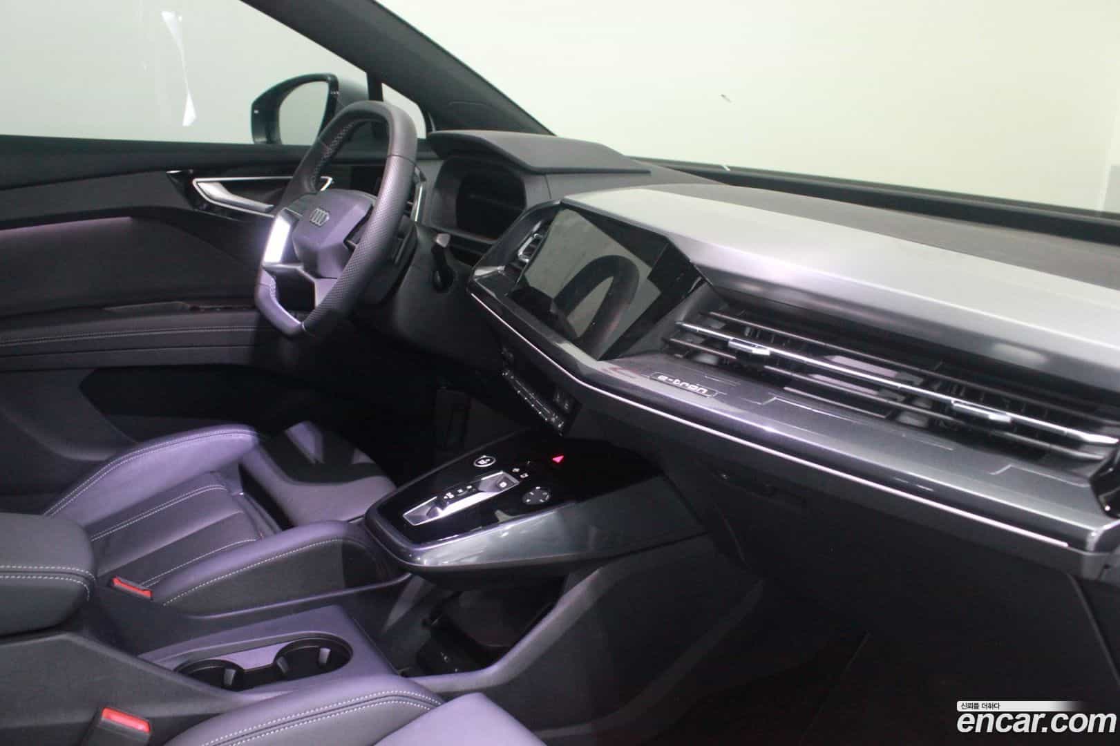 Q4 e-tron Audi 2025.9-OPTION-021