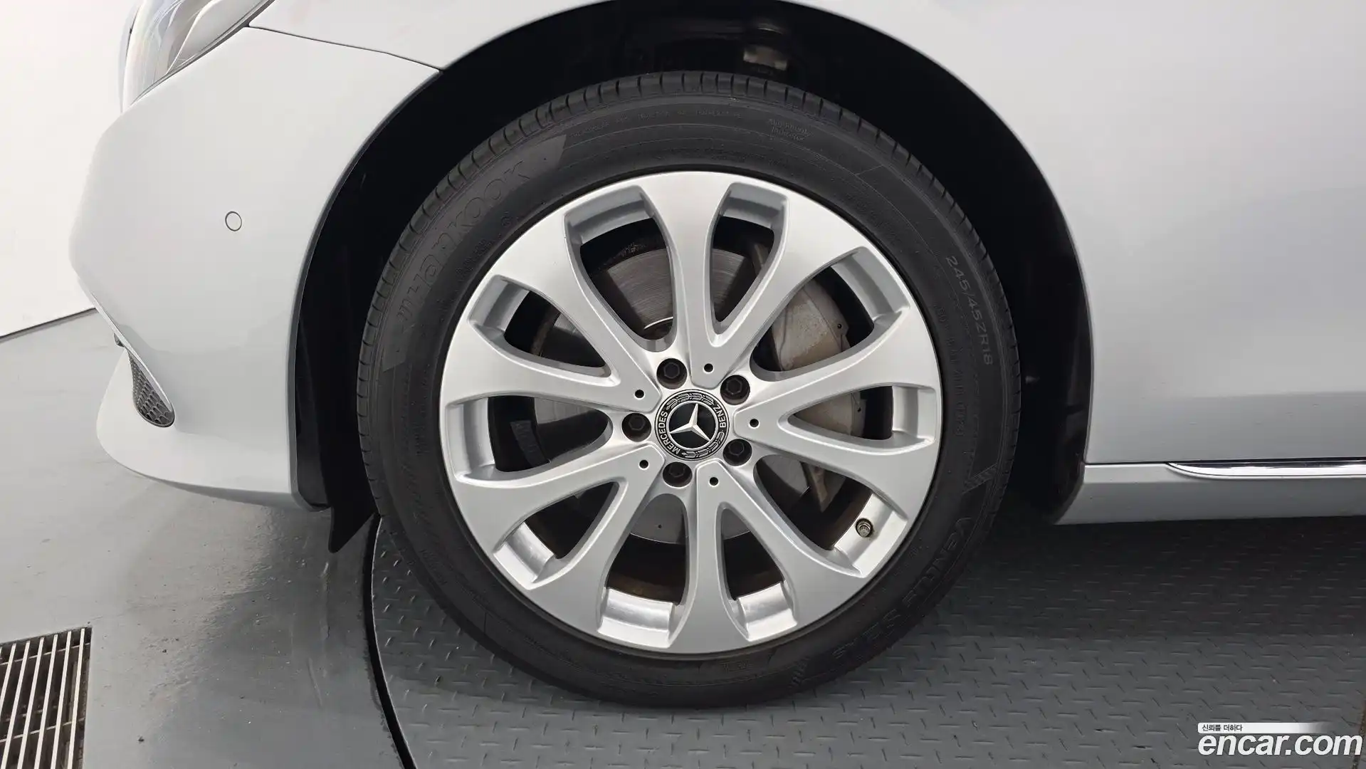 E-Class Mercedes-Benz 2017.9-OUTER-005