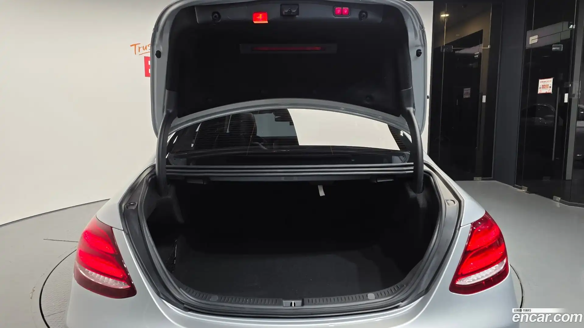 E-Class Mercedes-Benz 2017.9-OPTION-024
