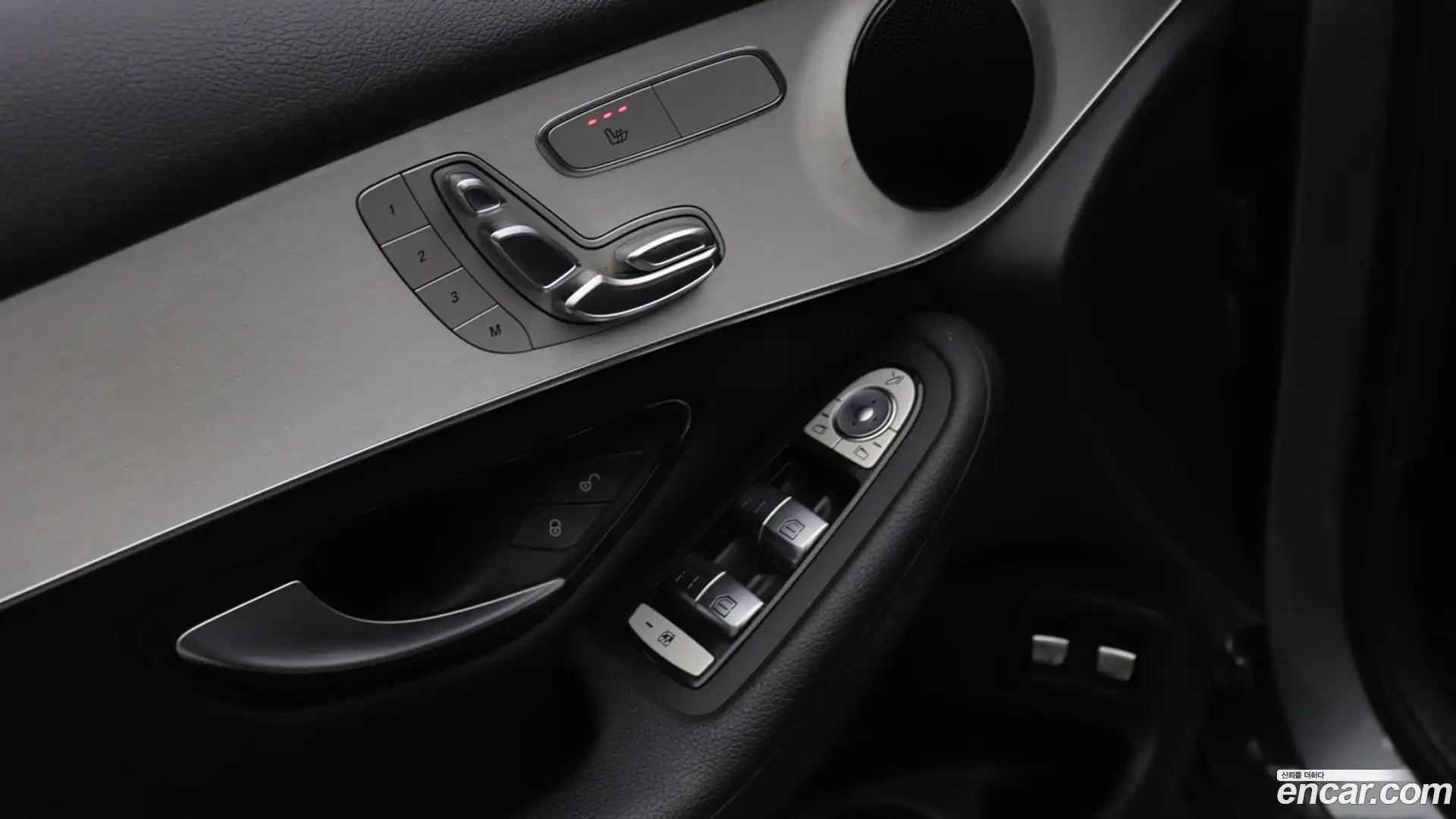 GLC-Class Mercedes-Benz 2018.10-OPTION-017