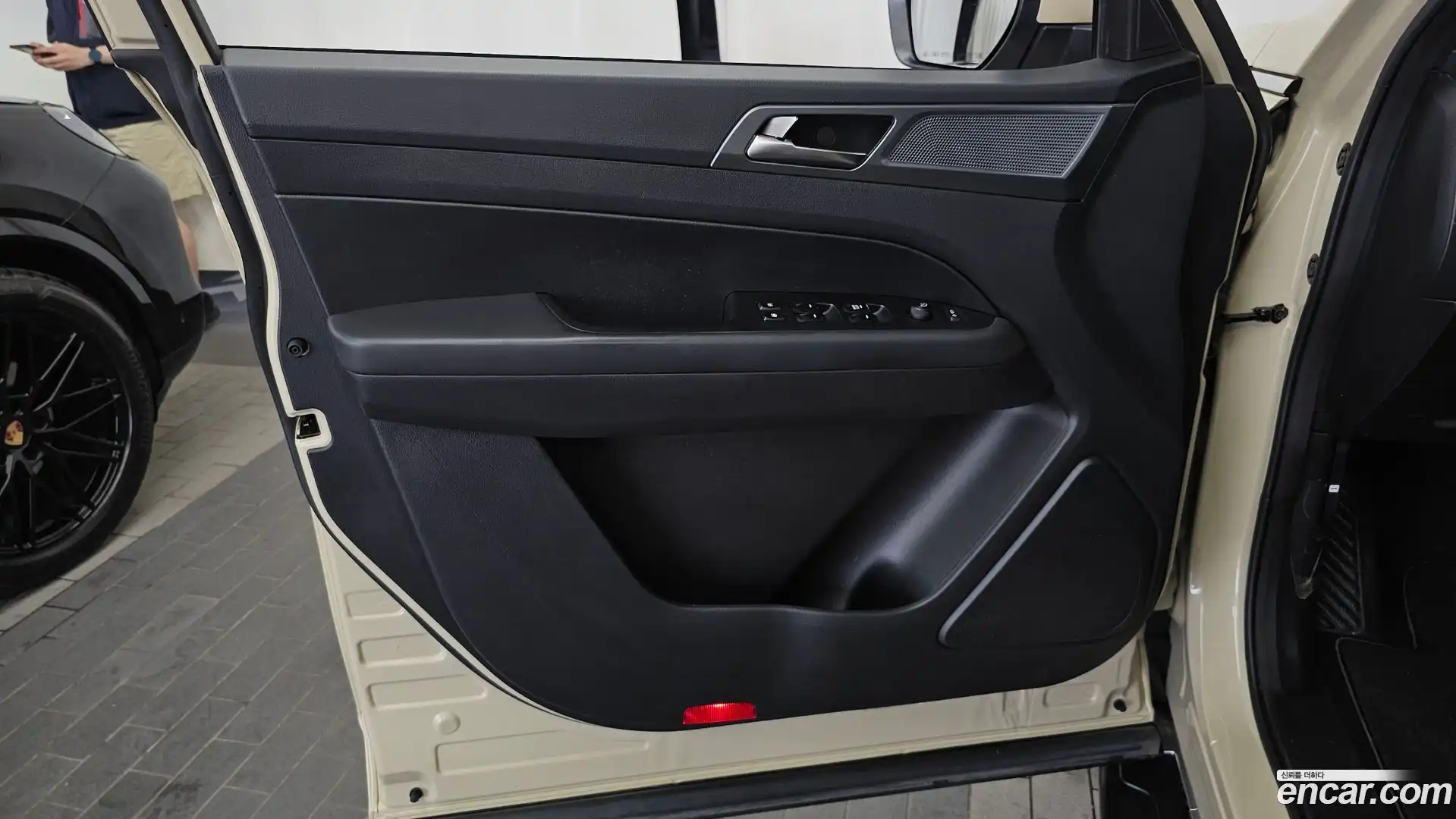 Rexton KG Mobility 2024.2-INNER-034