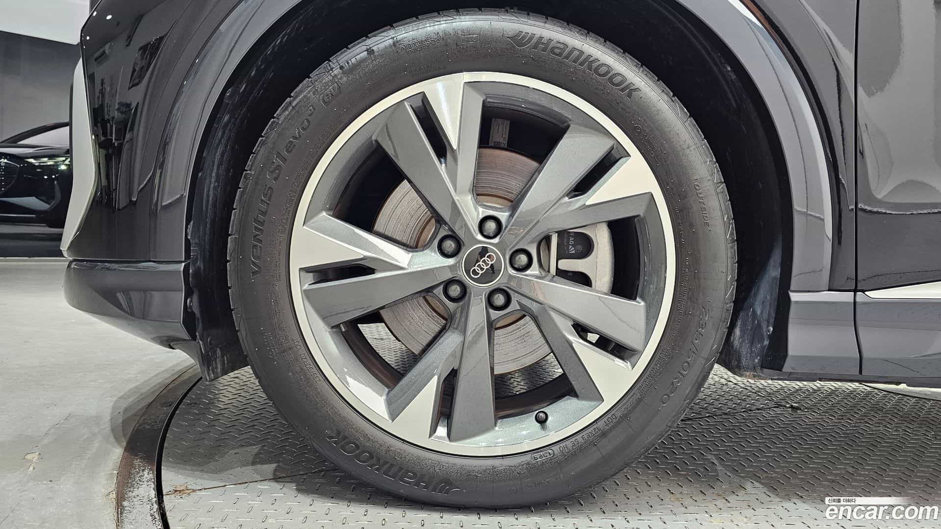 Q4 e-tron Audi 2023.11-OUTER-005