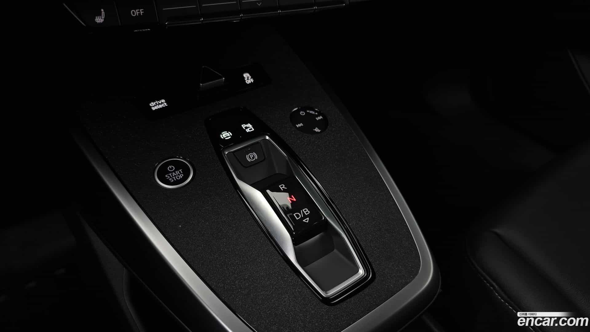 Q4 e-tron Audi 2023.11-INNER-009