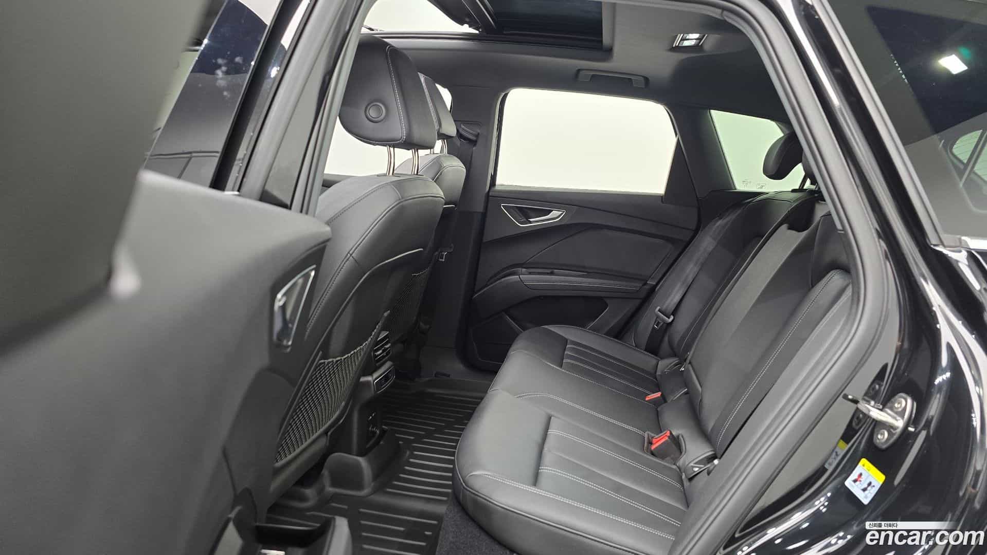 Q4 e-tron Audi 2023.11-OPTION-016