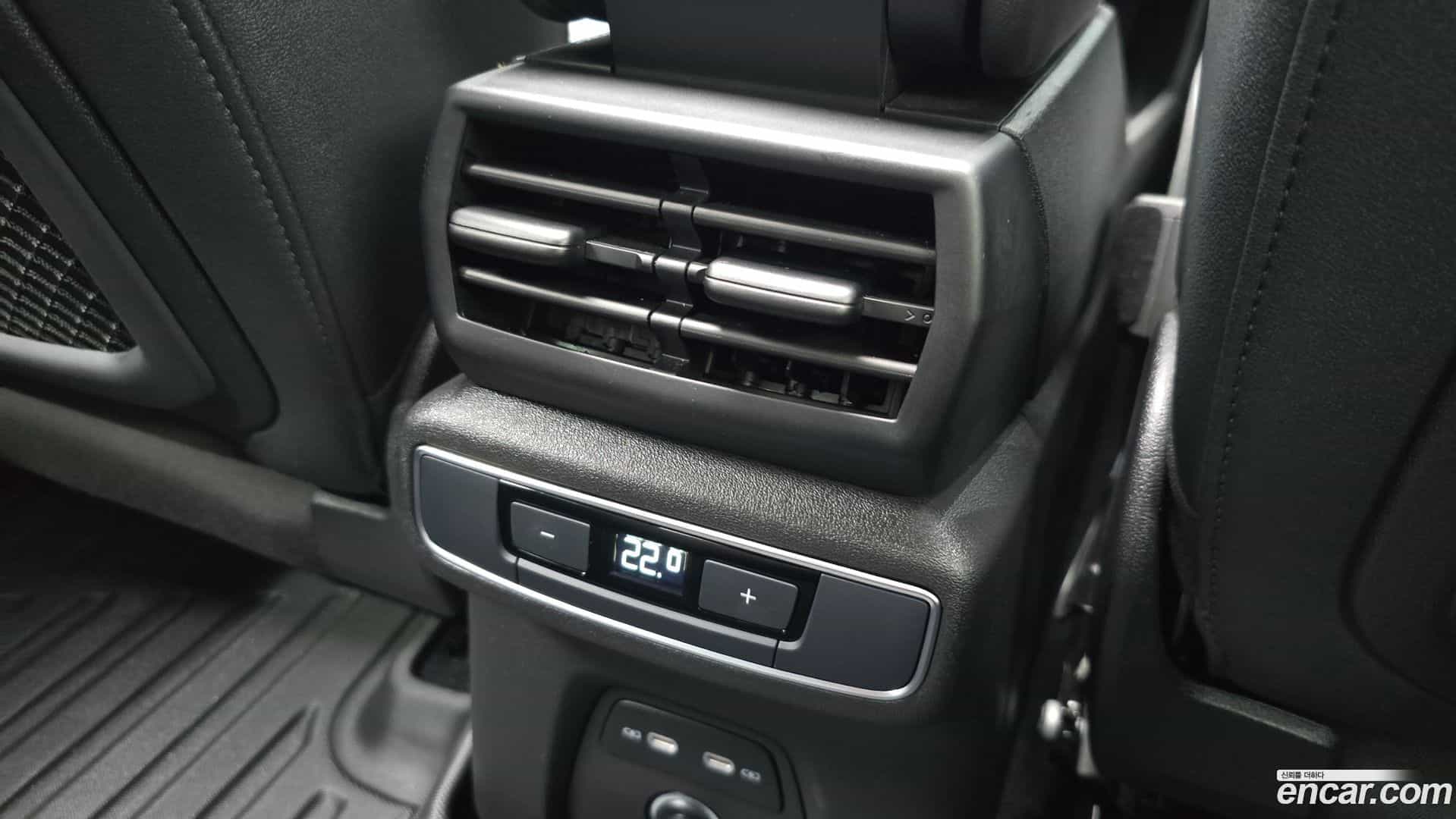 Q4 e-tron Audi 2023.11-OPTION-021