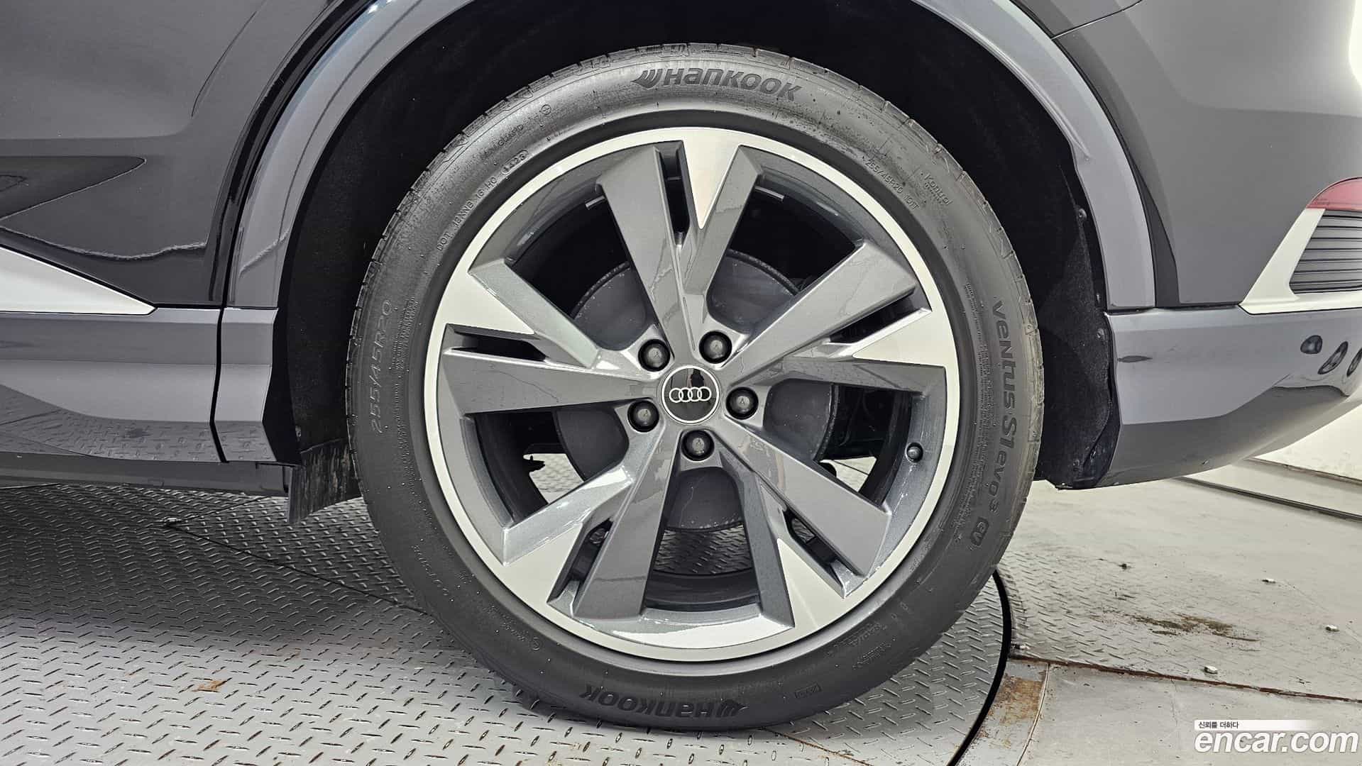 Q4 e-tron Audi 2023.11-OUTER-031