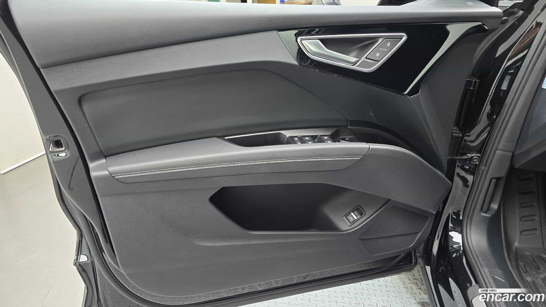 Q4 e-tron Audi 2023.11-INNER-034