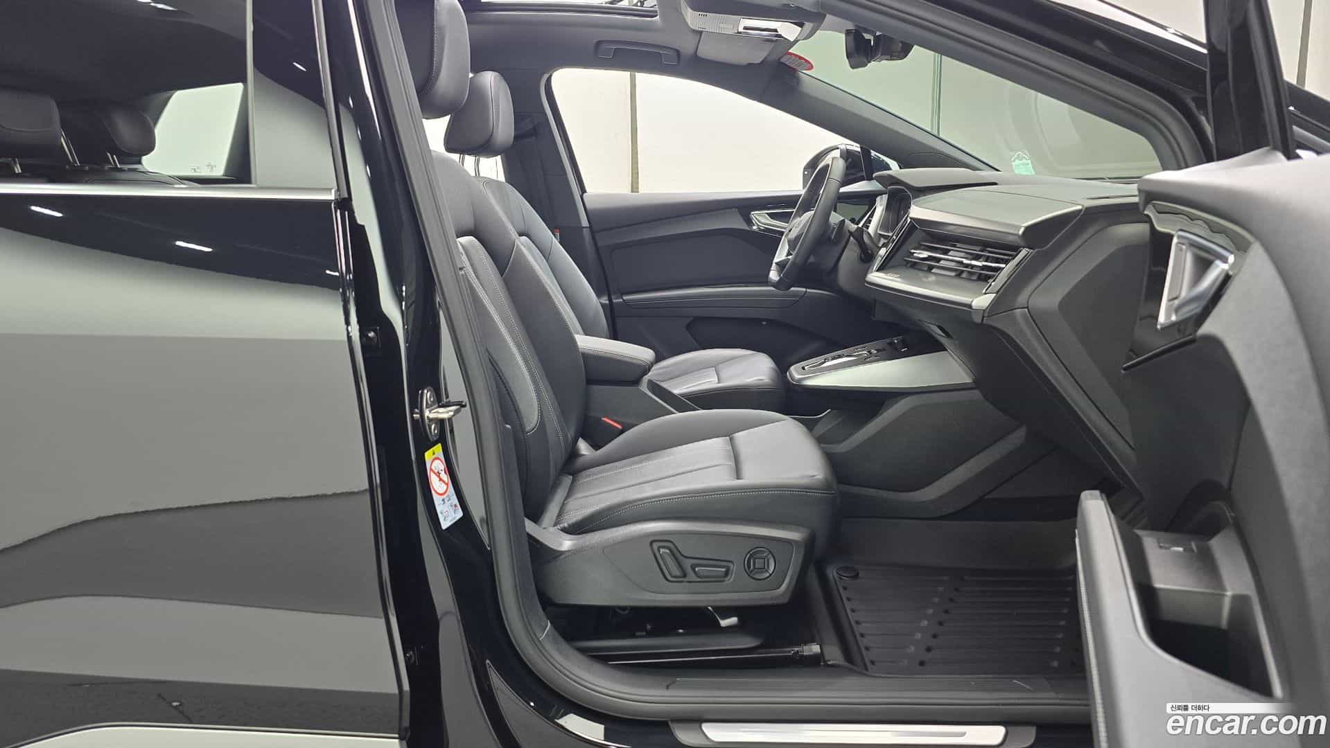 Q4 e-tron Audi 2023.11-INNER-036