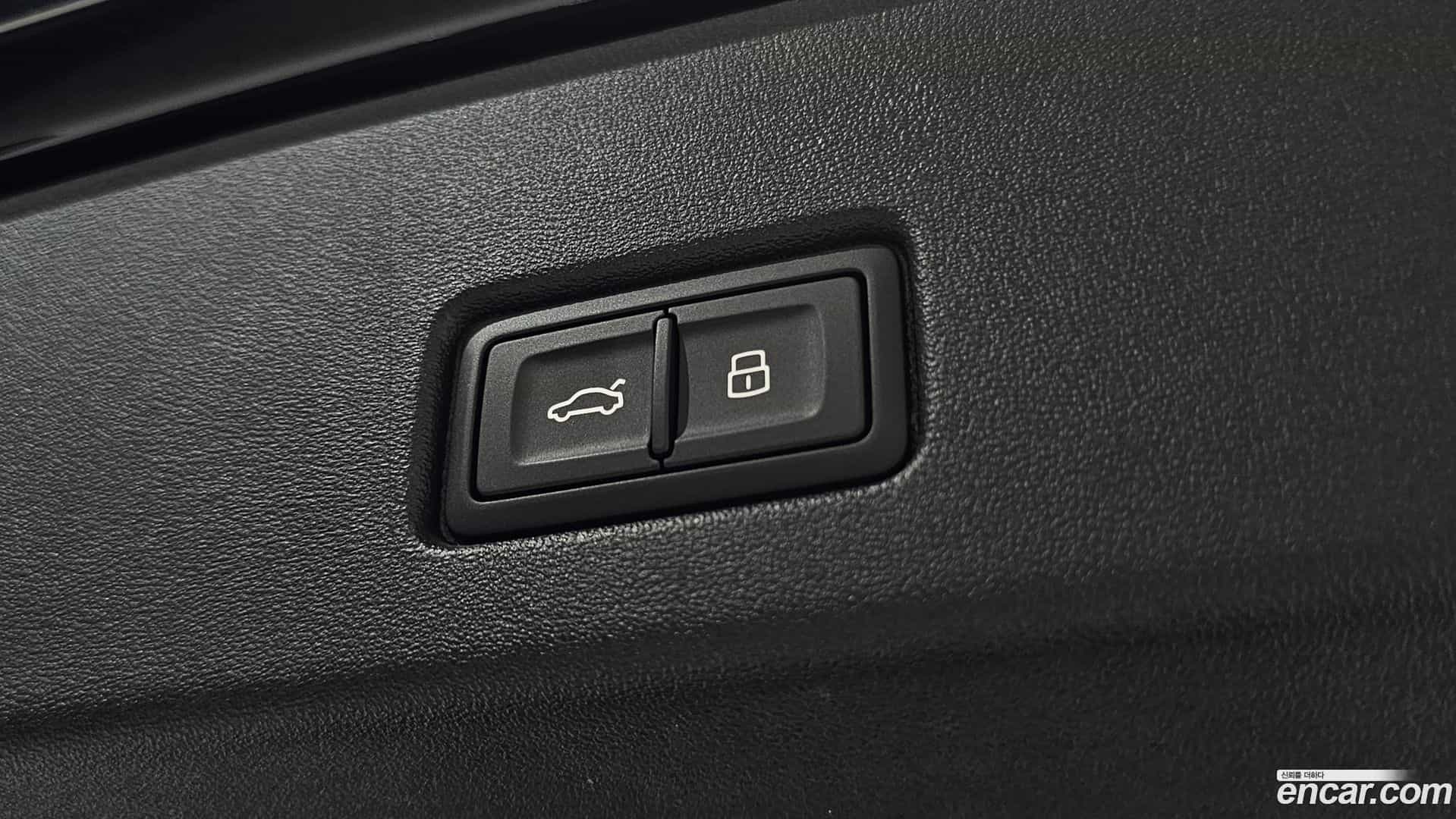 Q4 e-tron Audi 2023.11-OPTION-042