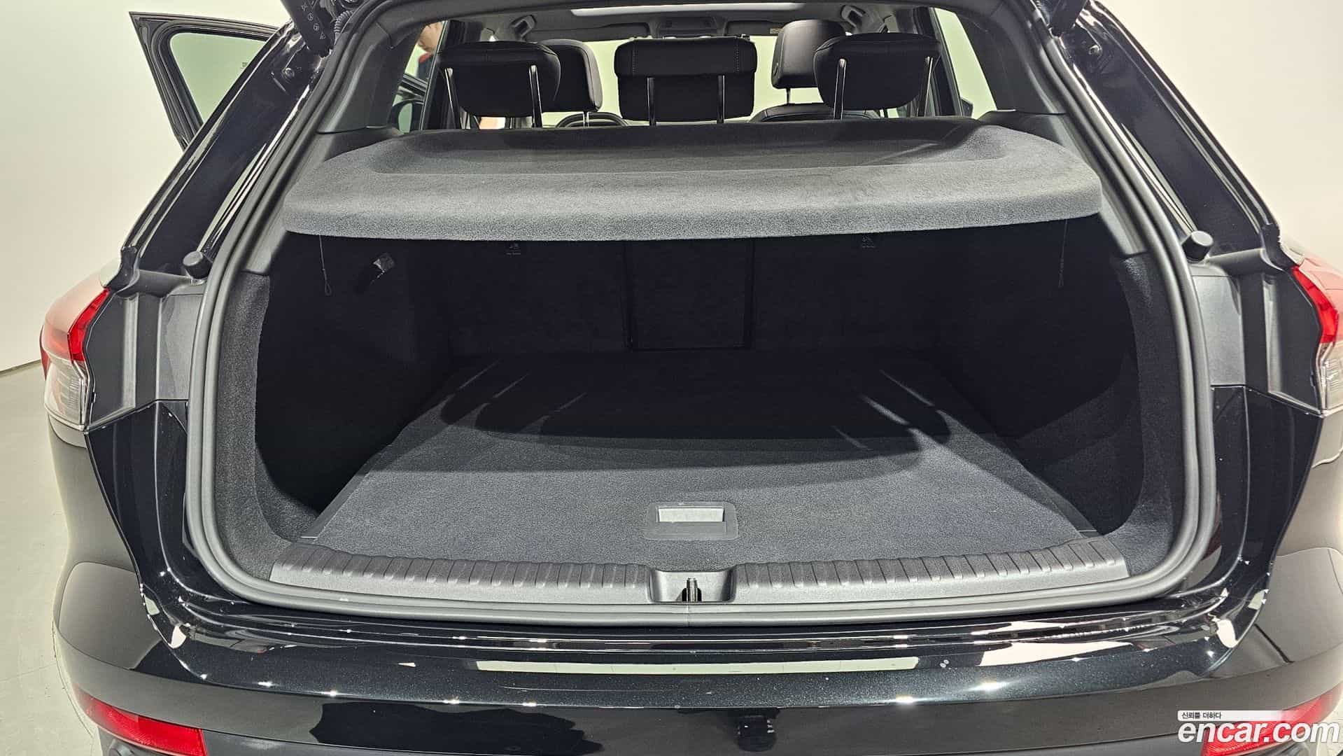 Q4 e-tron Audi 2023.11-OPTION-043