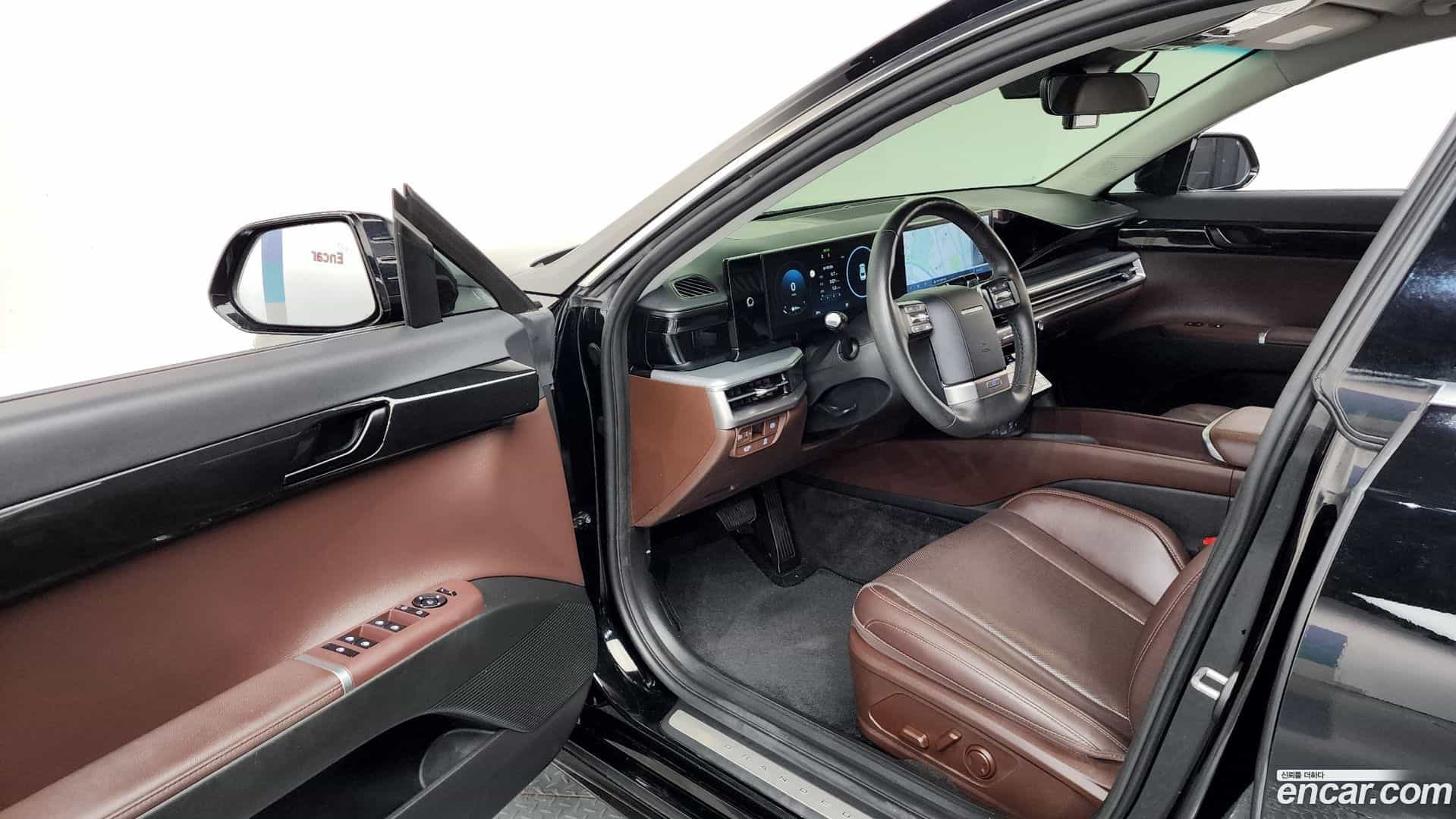 Grandeur Hyundai 2023.1-INNER-010
